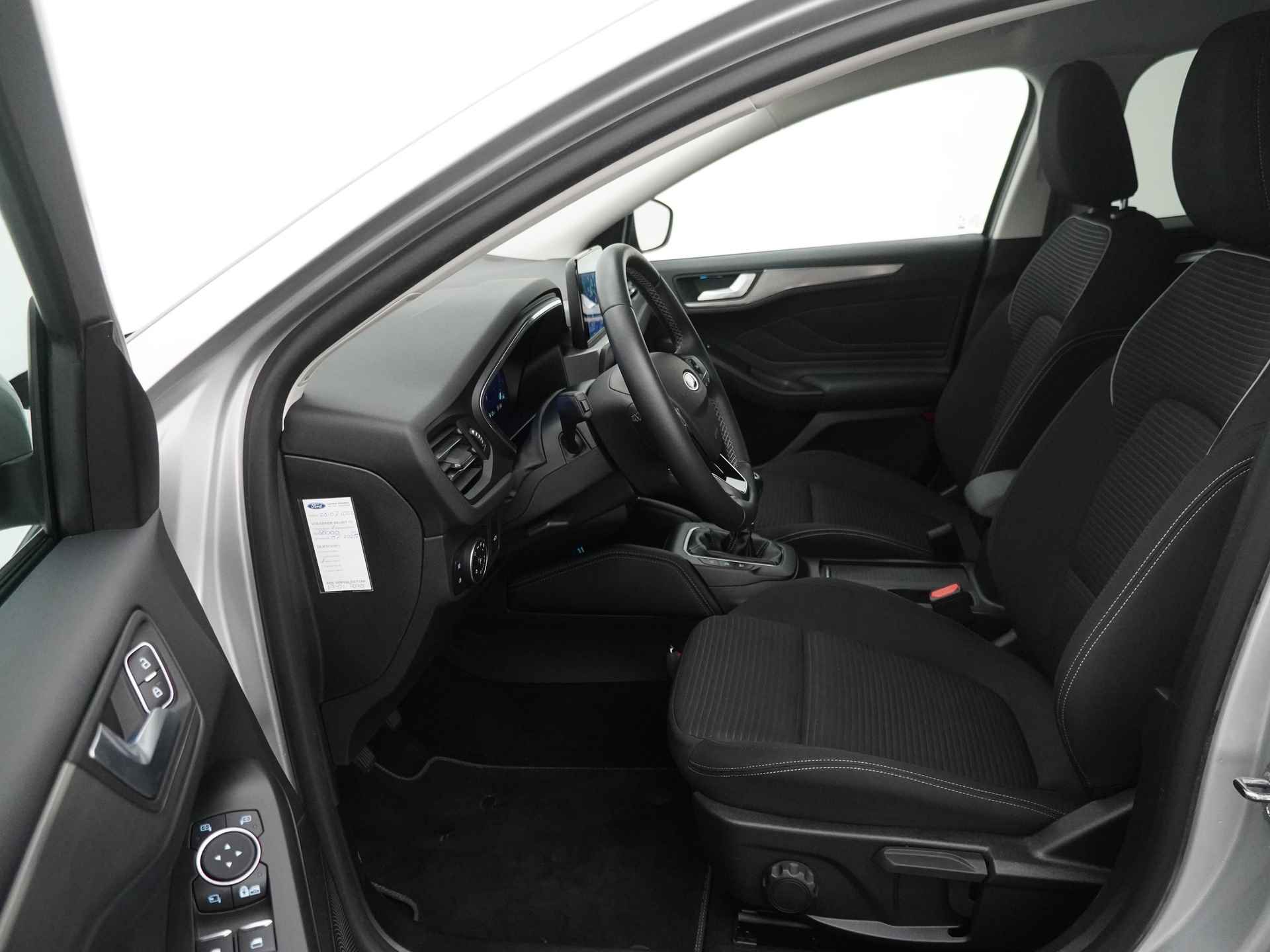 Ford FOCUS Wagon EcoBoost Hybrid 125 pk Titanium X Business | Trekhaak | Winter Pack | Camera | LED | El. a. klep | Digitaal display - 11/21