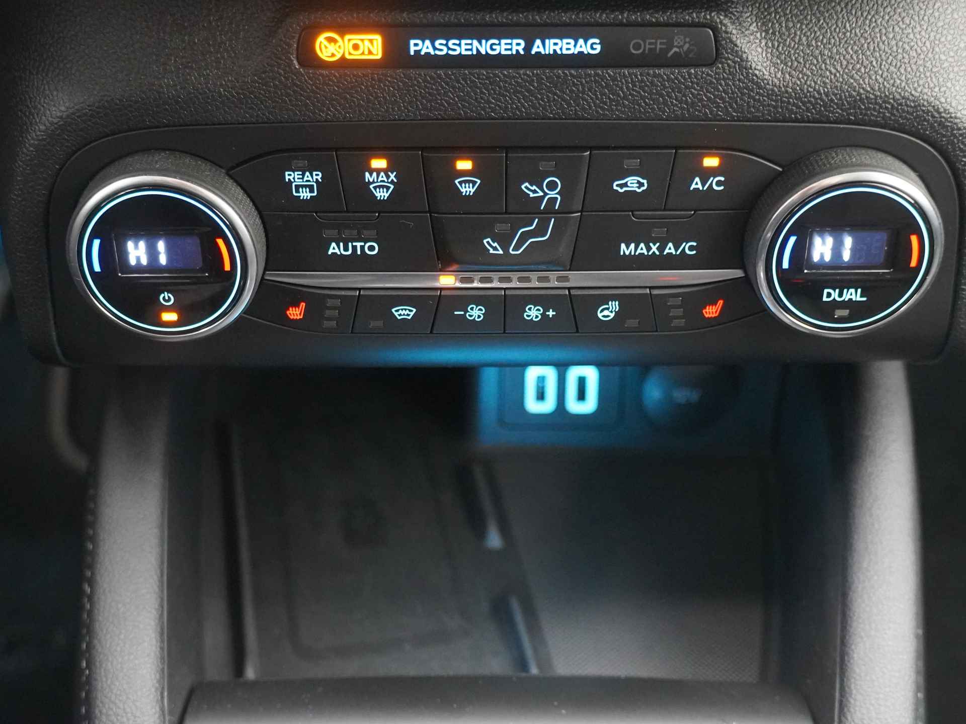 Ford FOCUS Wagon EcoBoost Hybrid 125 pk Titanium X Business | Trekhaak | Winter Pack | Camera | LED | El. a. klep | Digitaal display - 17/21