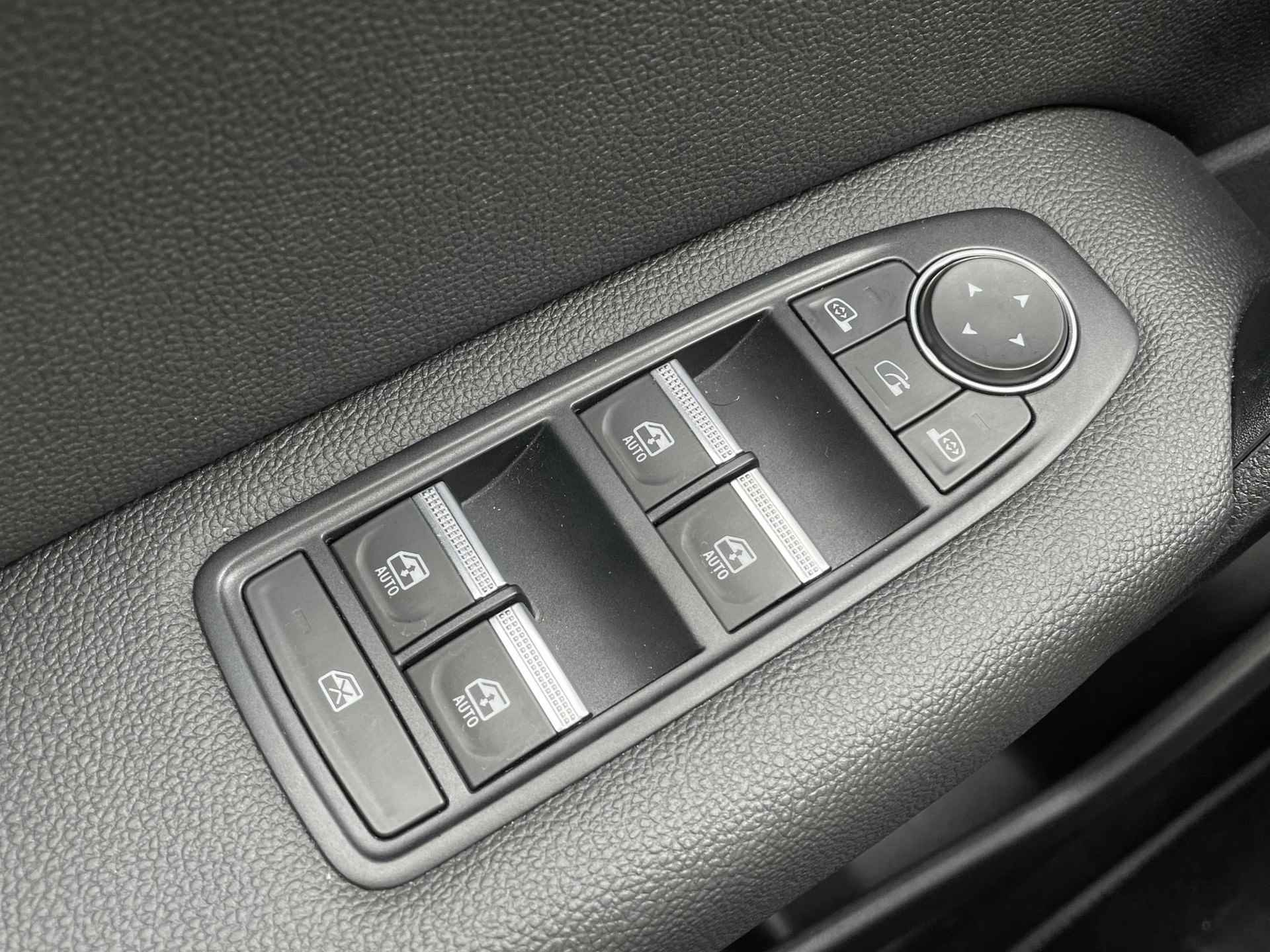 Renault Captur 1.6 E-Tech Plug-in Hybrid 160 Intens | Automaat | All-season banden |  Navi | Camera | Park. sensoren voor + achter | Cruise | Keyless entry/start - 20/36