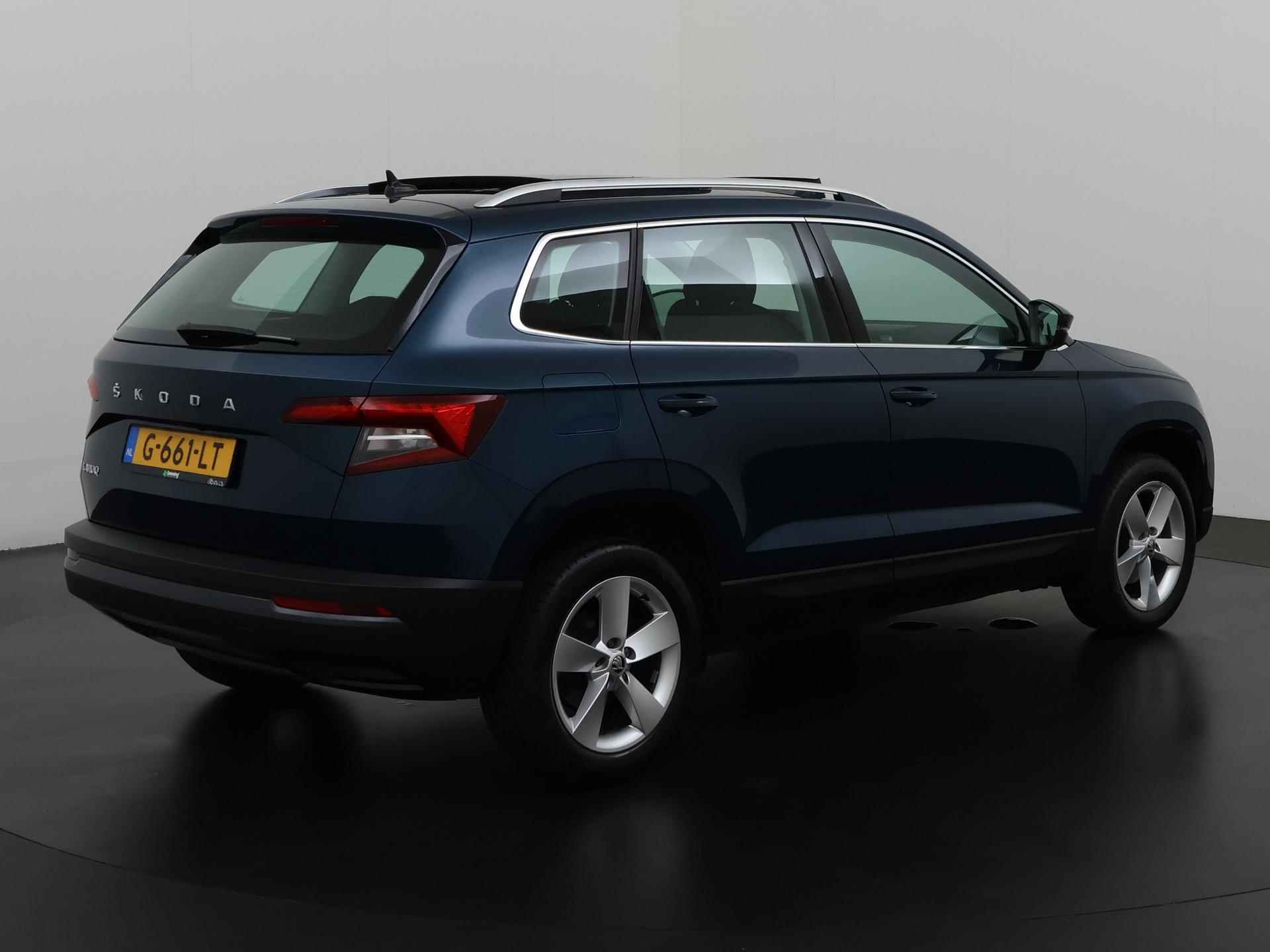 Skoda Karoq 1.0 TSI Business Edition | Panoramadak | Camera | Zondag Open! - 4/39