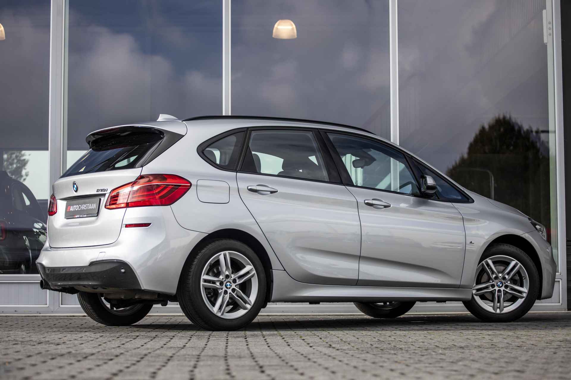 BMW 2 Serie Active Tourer 218i Executive M-Sport | Automaat | M-Sport | Pano | NL Auto | Keyless | LED | Park. sens. V+A | - 2/43