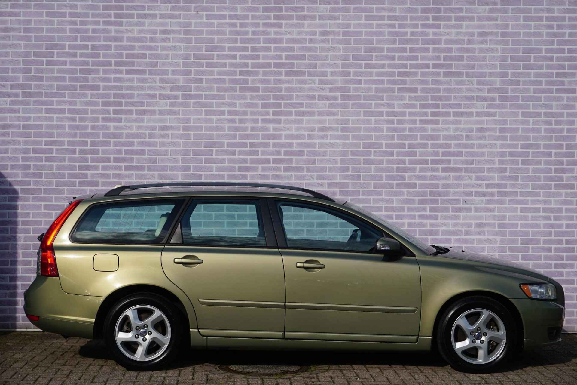 Volvo V50 2.4i Edition II | Automaat | Leder | Stoelverwarming | Dakrails | Licht metalen velgen | Regensensor | AUX | Climate control | - 14/30