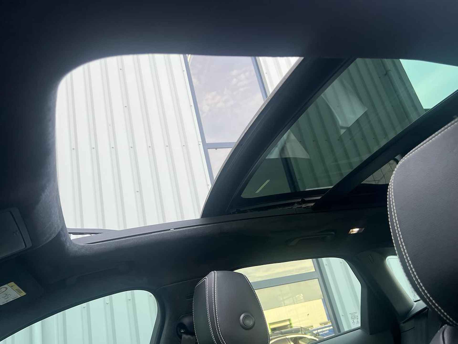 Jaguar F-PACE 2.0t AWD R Sport 250PK automaat Panoramadak | Electrische stoel en achterbank leuning | Medirian audio | NAVI | Apple car play - 15/54