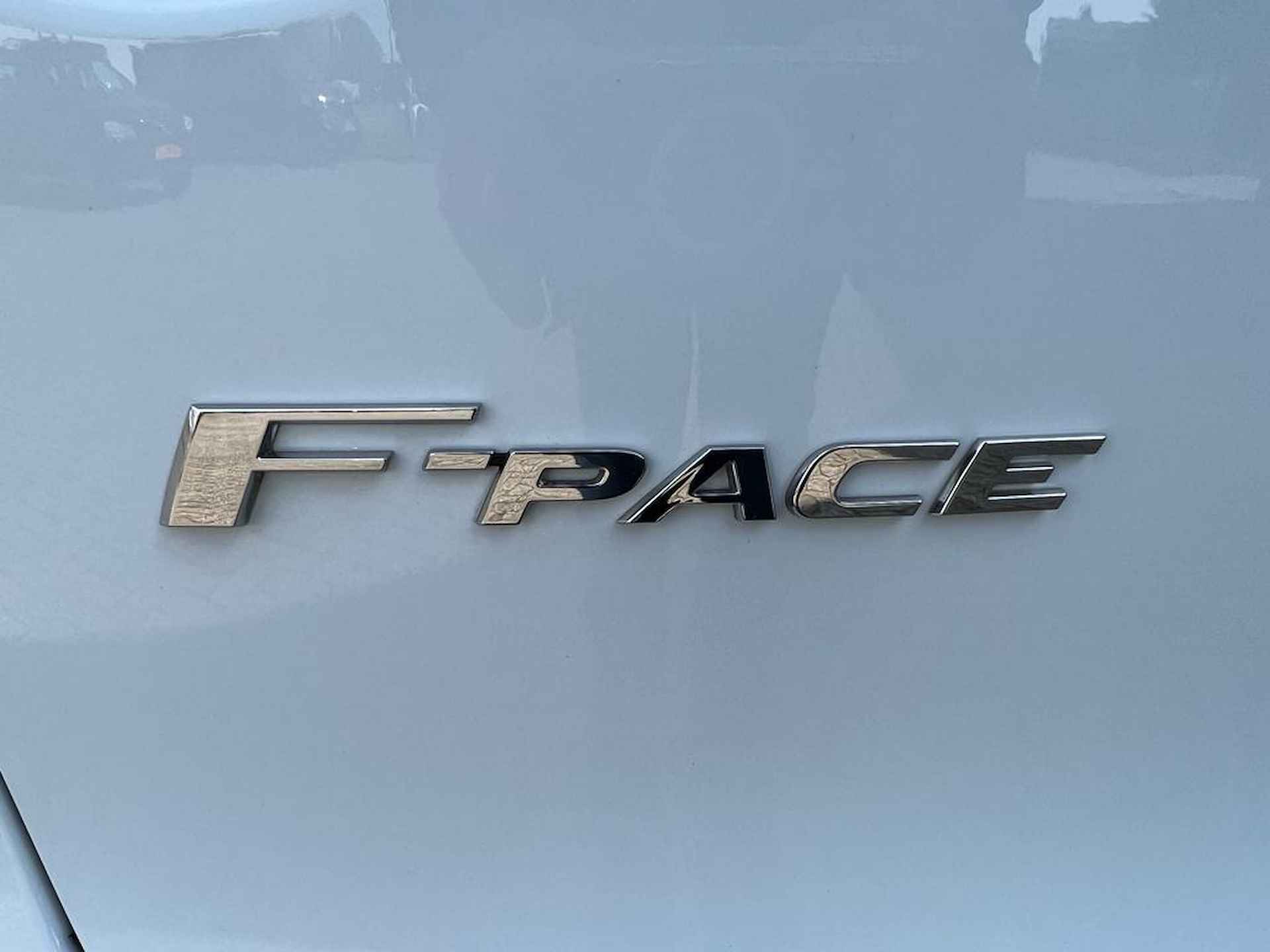Jaguar F-PACE 2.0t AWD R Sport 250PK automaat Panoramadak | Electrische stoel en achterbank leuning | Medirian audio | NAVI | Apple car play - 28/54