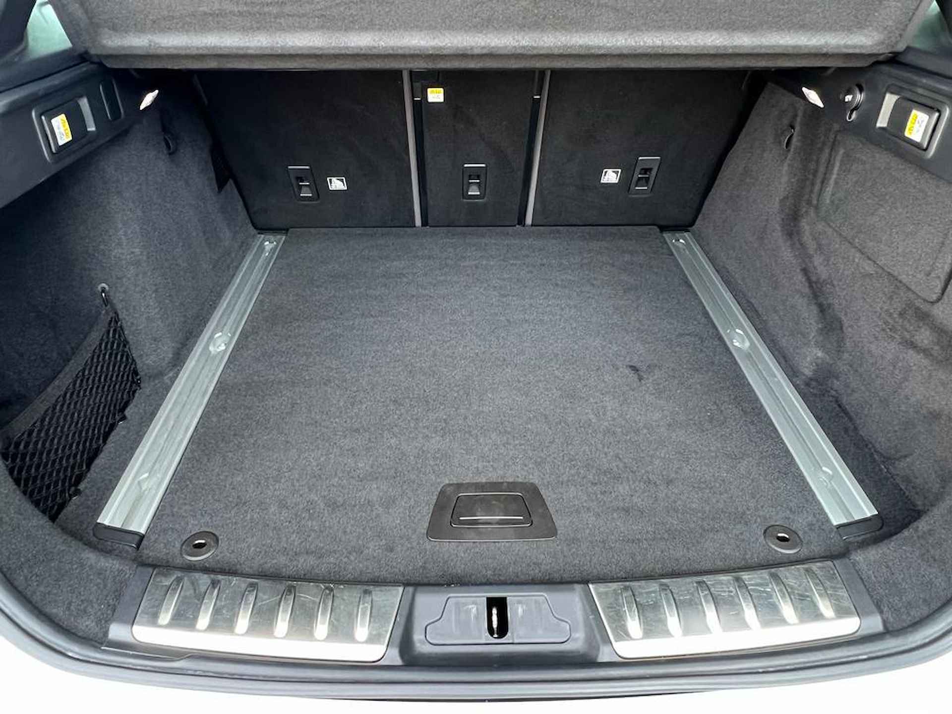 Jaguar F-PACE 2.0t AWD R Sport 250PK automaat Panoramadak | Electrische stoel en achterbank leuning | Medirian audio | NAVI | Apple car play - 29/54