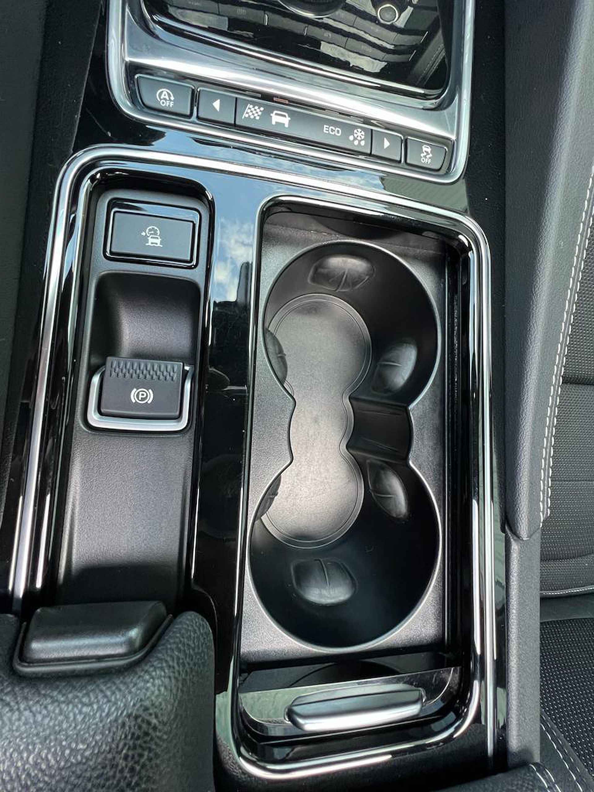 Jaguar F-PACE 2.0t AWD R Sport 250PK automaat Panoramadak | Electrische stoel en achterbank leuning | Medirian audio | NAVI | Apple car play - 49/54