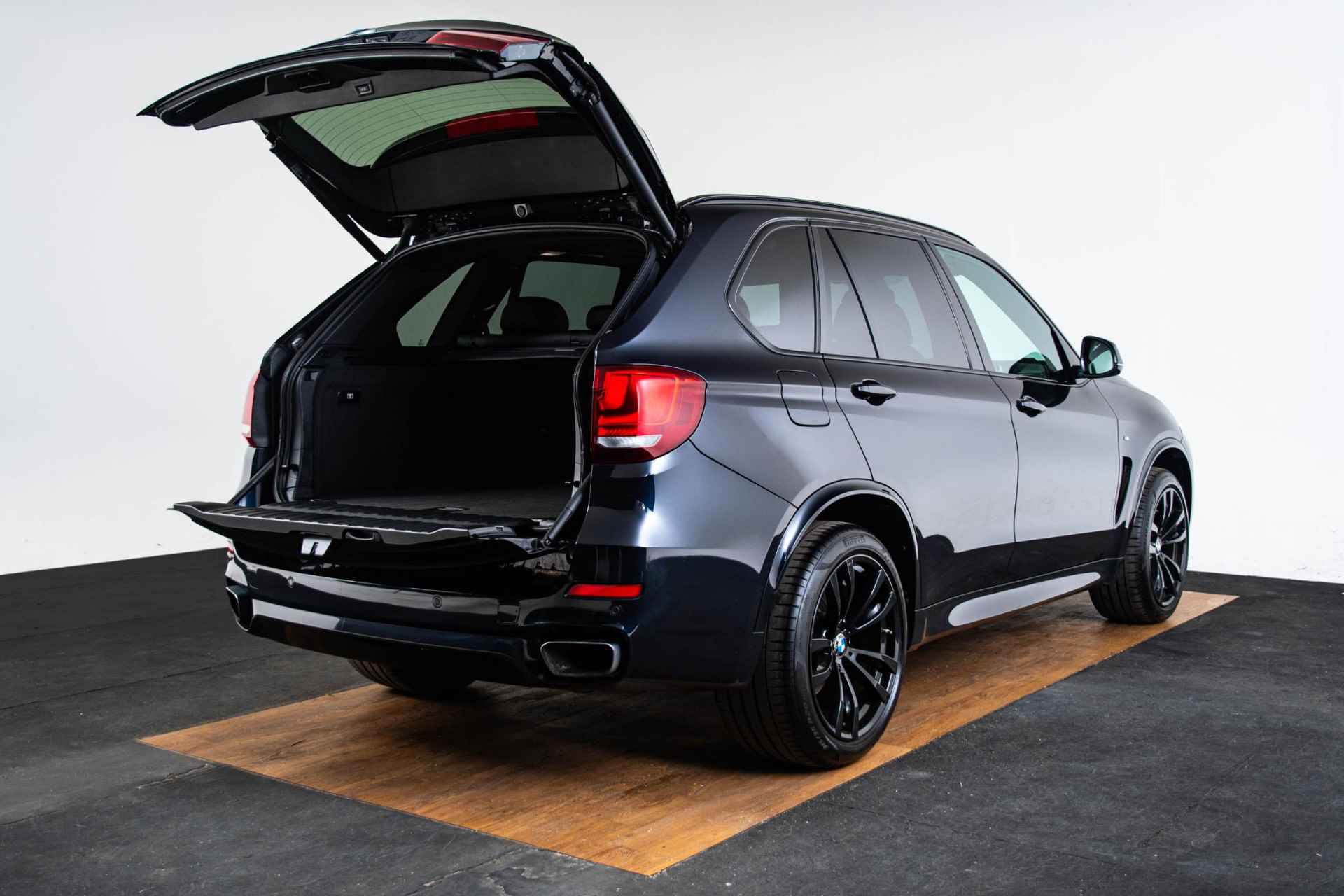 BMW X5 xDrive35i High Executive M Sport - Panoramadak - Achteruitrijcamera - Driving Assistant - Comfortstoelen - Elektrisch verwarmde voorstoelen - Head Up - Harman Kardon - Automatisch dimmende binnen/buitenspiegels - - 13/69