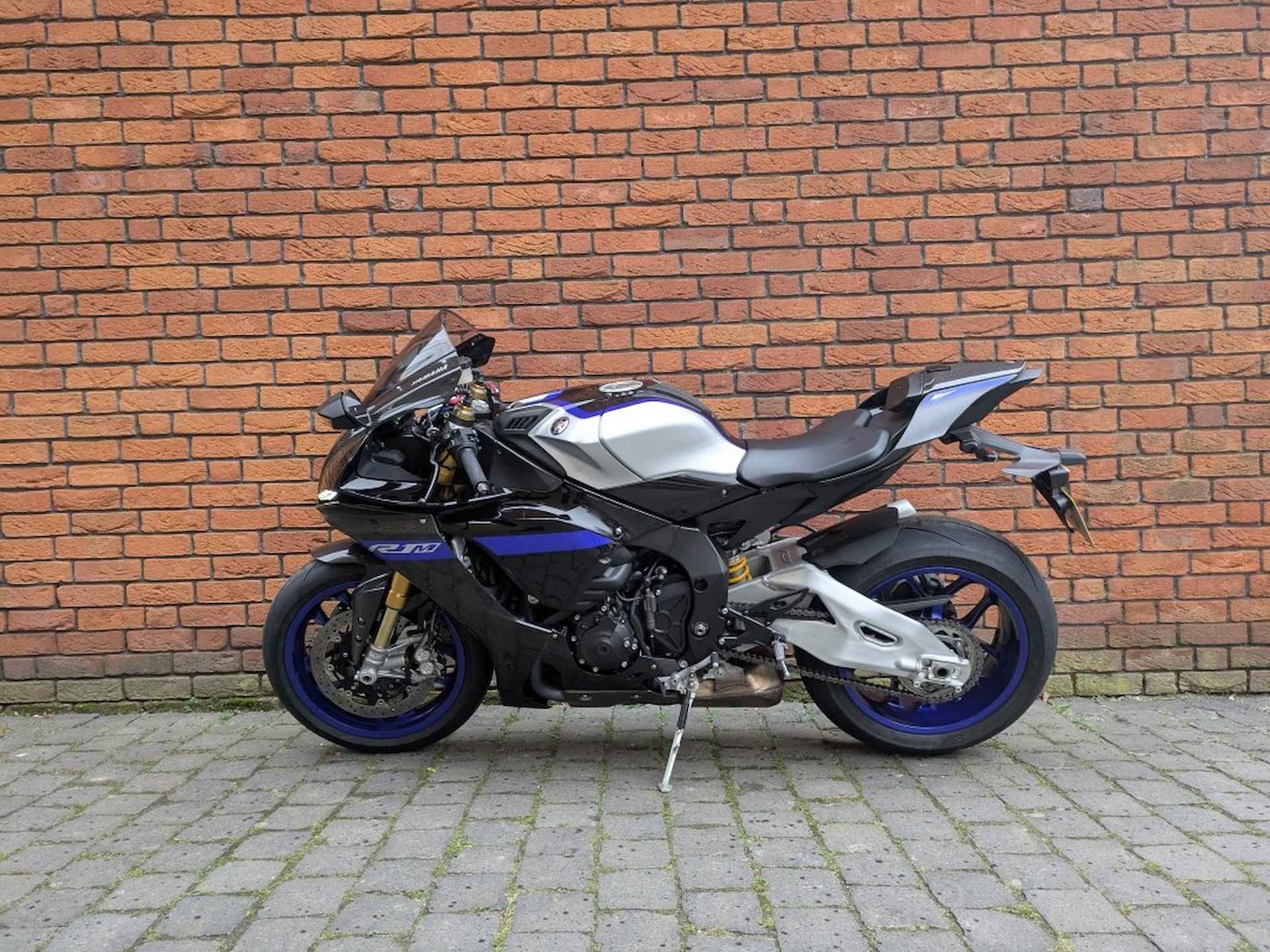 Yamaha YZF-R1 M - 2/14