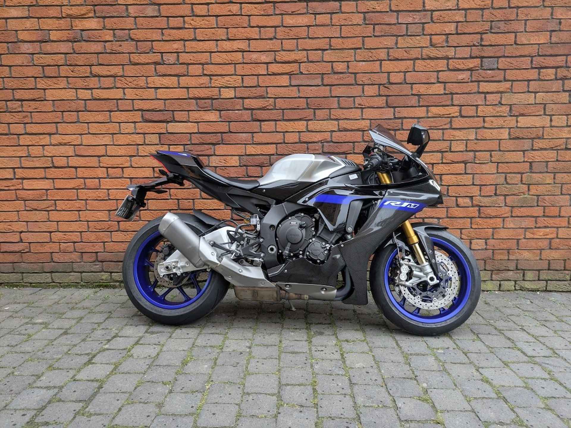 Yamaha YZF-R1 M - 4/14