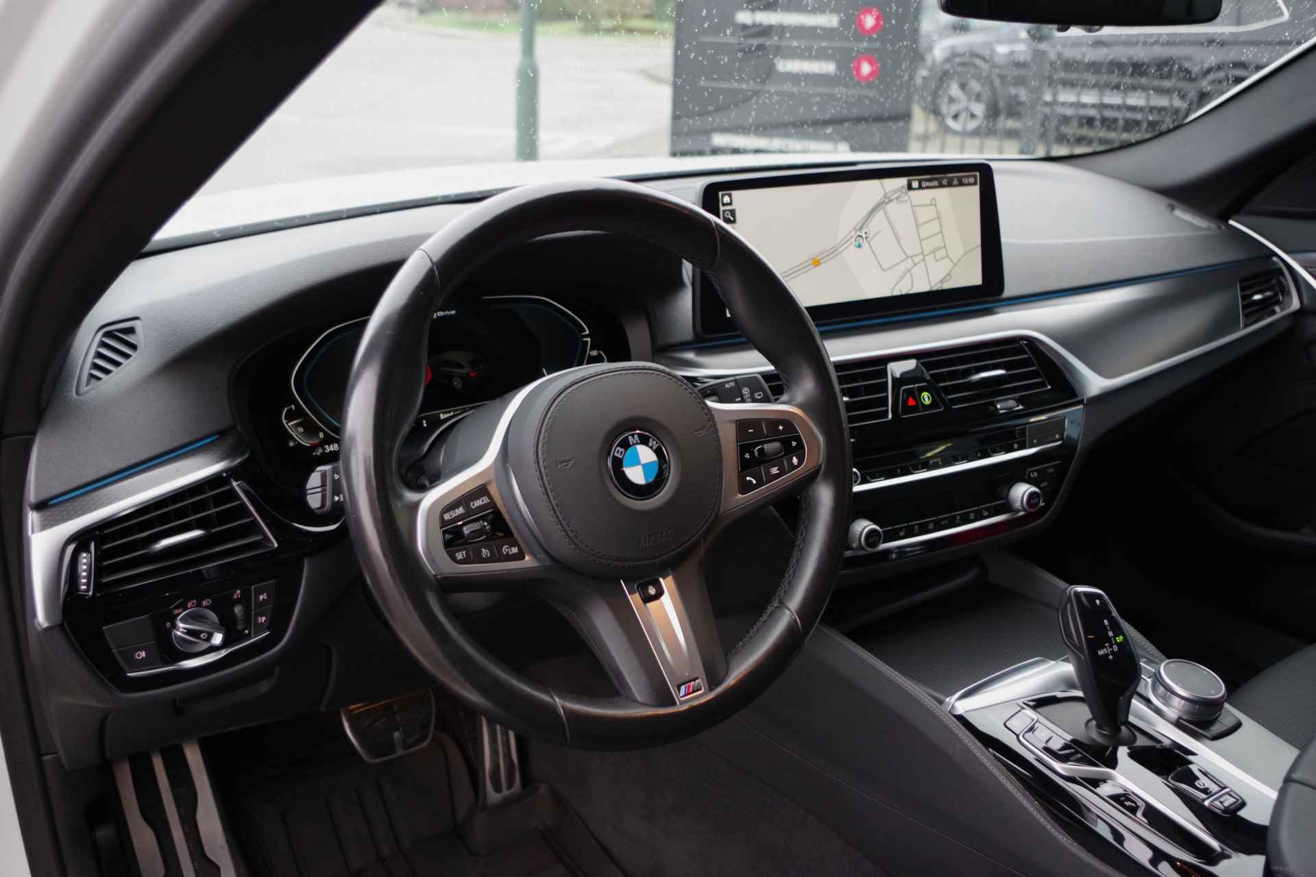 BMW 5 Serie Touring 530e 293 PK M-Sport Business Ed. Plus PHEV, Leder, Stoel- & Stuurverwarming, Camera - 3/37