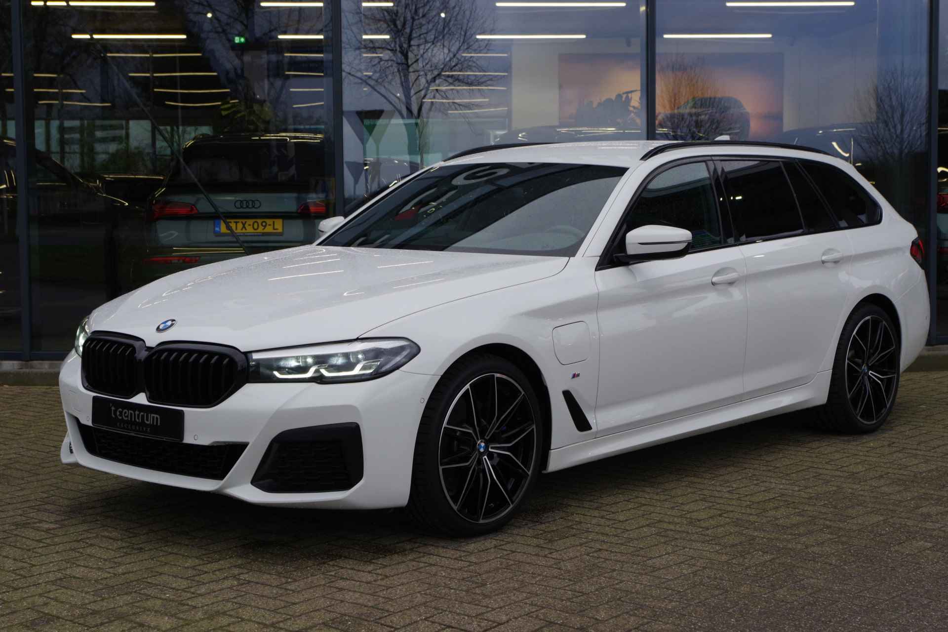 BMW 5 Serie Touring 530e 293 PK M-Sport Business Ed. Plus PHEV, Leder, Stoel- & Stuurverwarming, Camera - 7/37