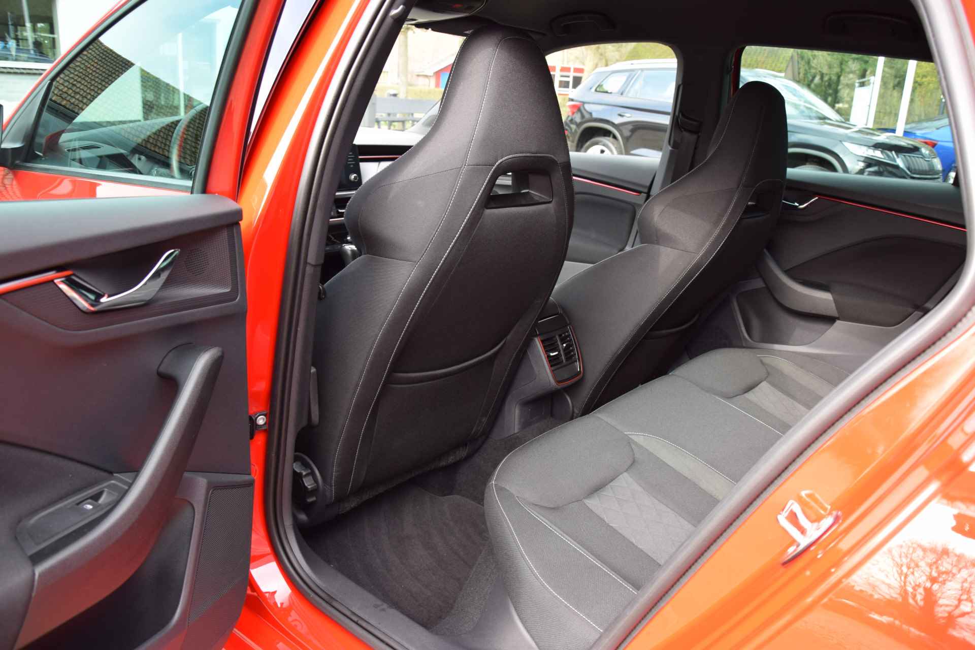 Škoda Scala 1.0 TSI 116PK Sport Business DSG Automaat | NL-Auto | BOVAG Garantie | Trekhaak (wegklapbaar) | LED Verlichting | 17" Velgen | Sportstoelen | Cruise&Climate Control | Zwarte Hemel | - 7/39