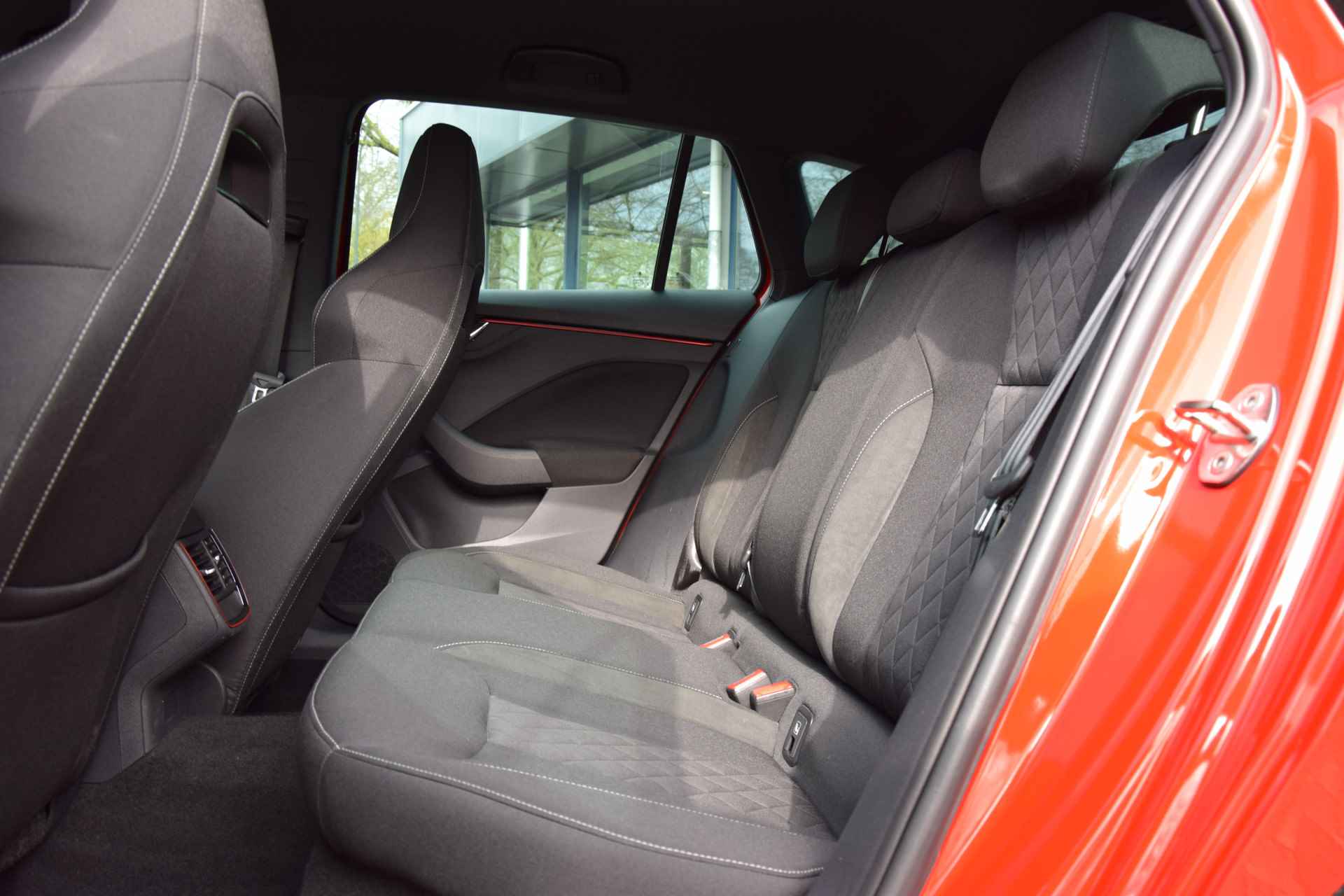 Škoda Scala 1.0 TSI 116PK Sport Business DSG Automaat | NL-Auto | BOVAG Garantie | Trekhaak (wegklapbaar) | LED Verlichting | 17" Velgen | Sportstoelen | Cruise&Climate Control | Zwarte Hemel | - 8/39