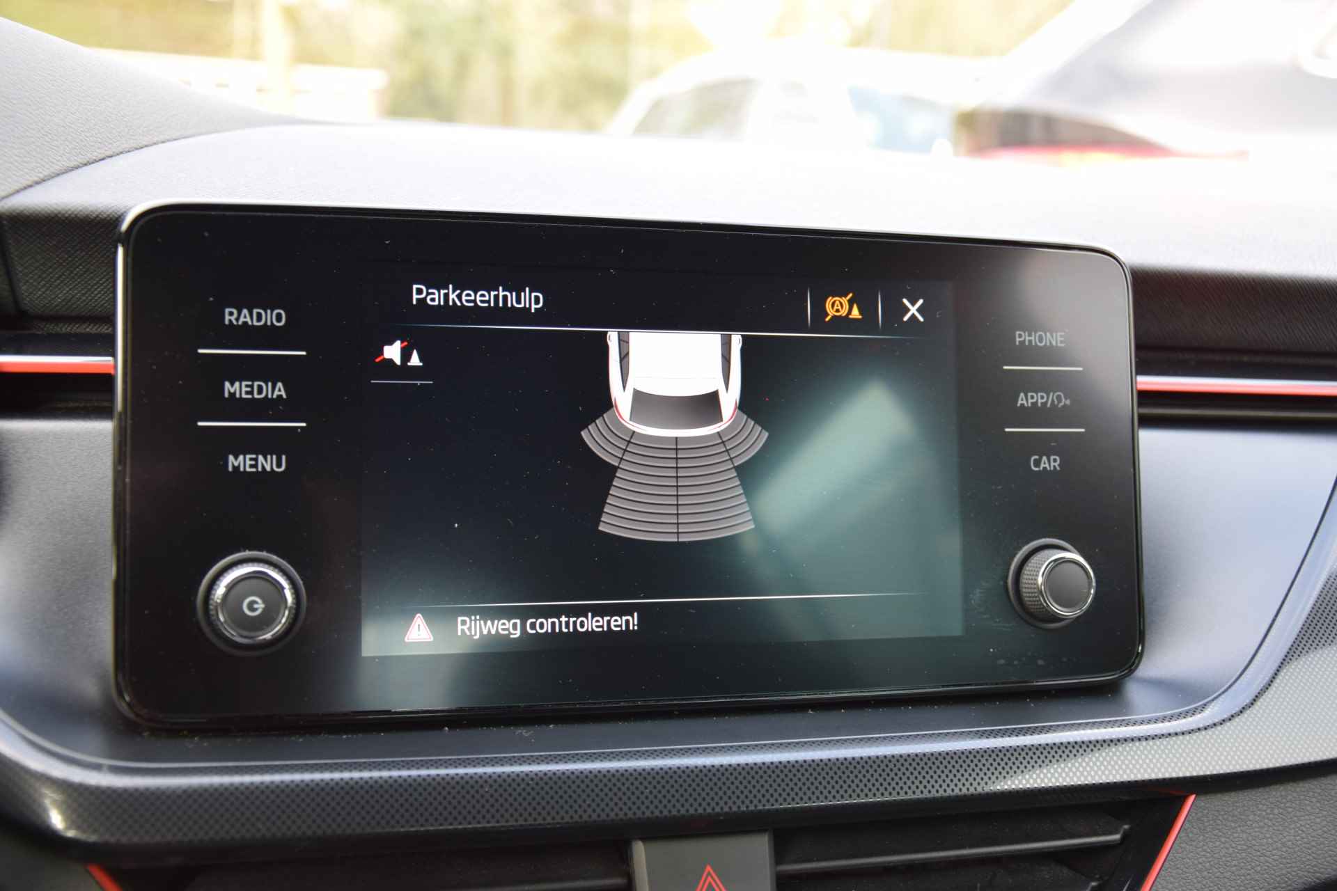Škoda Scala 1.0 TSI 116PK Sport Business DSG Automaat | NL-Auto | BOVAG Garantie | Trekhaak (wegklapbaar) | LED Verlichting | 17" Velgen | Sportstoelen | Cruise&Climate Control | Zwarte Hemel | - 23/39