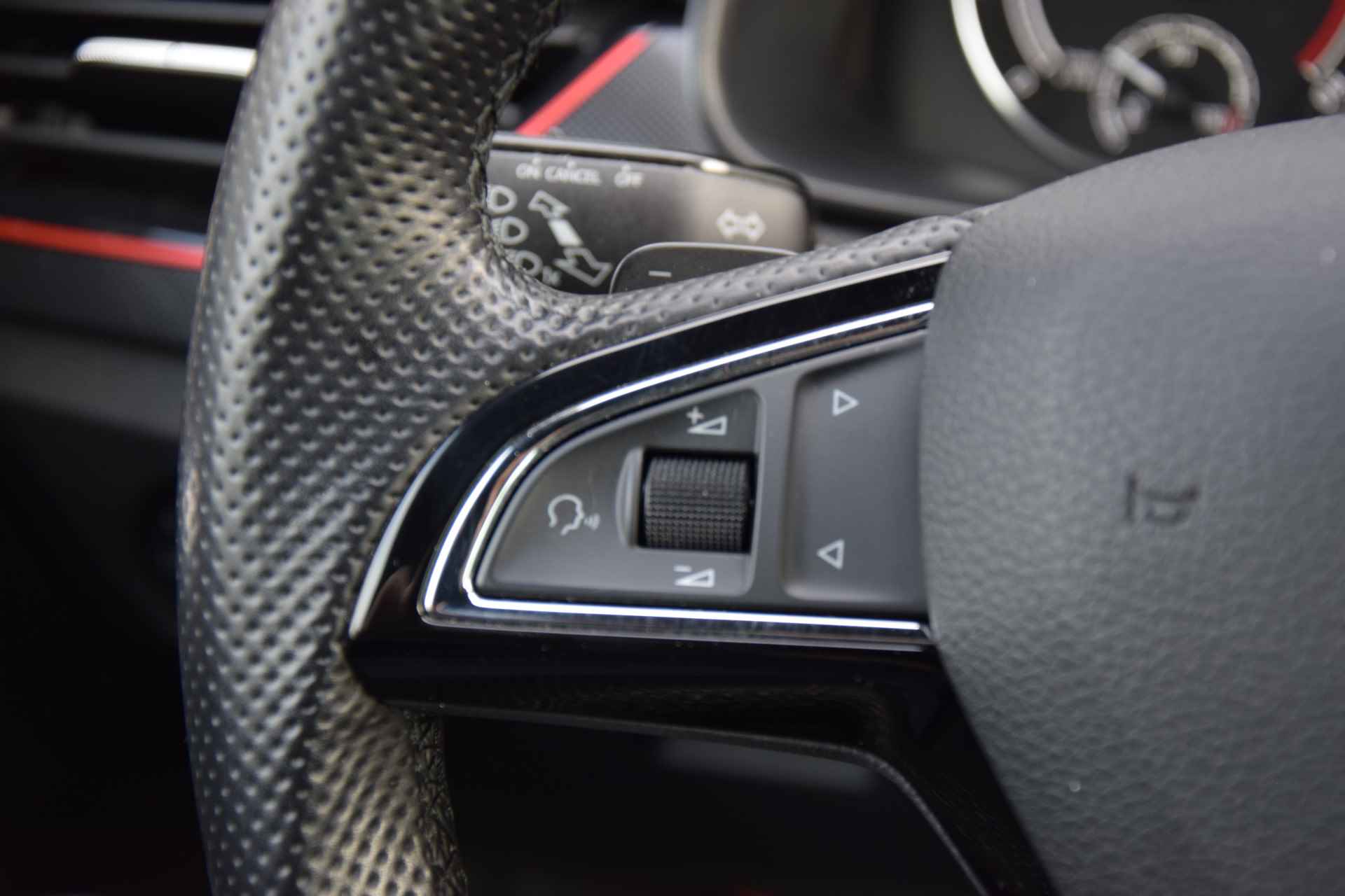 Škoda Scala 1.0 TSI 116PK Sport Business DSG Automaat | NL-Auto | BOVAG Garantie | Trekhaak (wegklapbaar) | LED Verlichting | 17" Velgen | Sportstoelen | Cruise&Climate Control | Zwarte Hemel | - 25/39