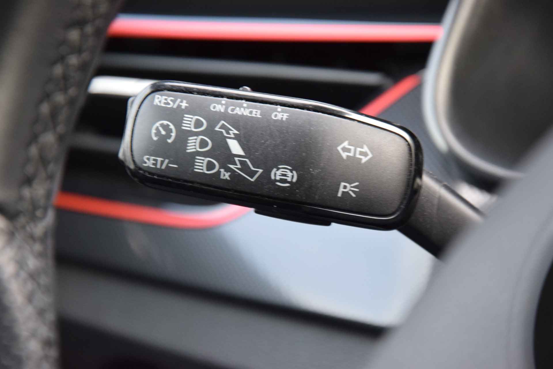 Škoda Scala 1.0 TSI 116PK Sport Business DSG Automaat | NL-Auto | BOVAG Garantie | Trekhaak (wegklapbaar) | LED Verlichting | 17" Velgen | Sportstoelen | Cruise&Climate Control | Zwarte Hemel | - 27/39