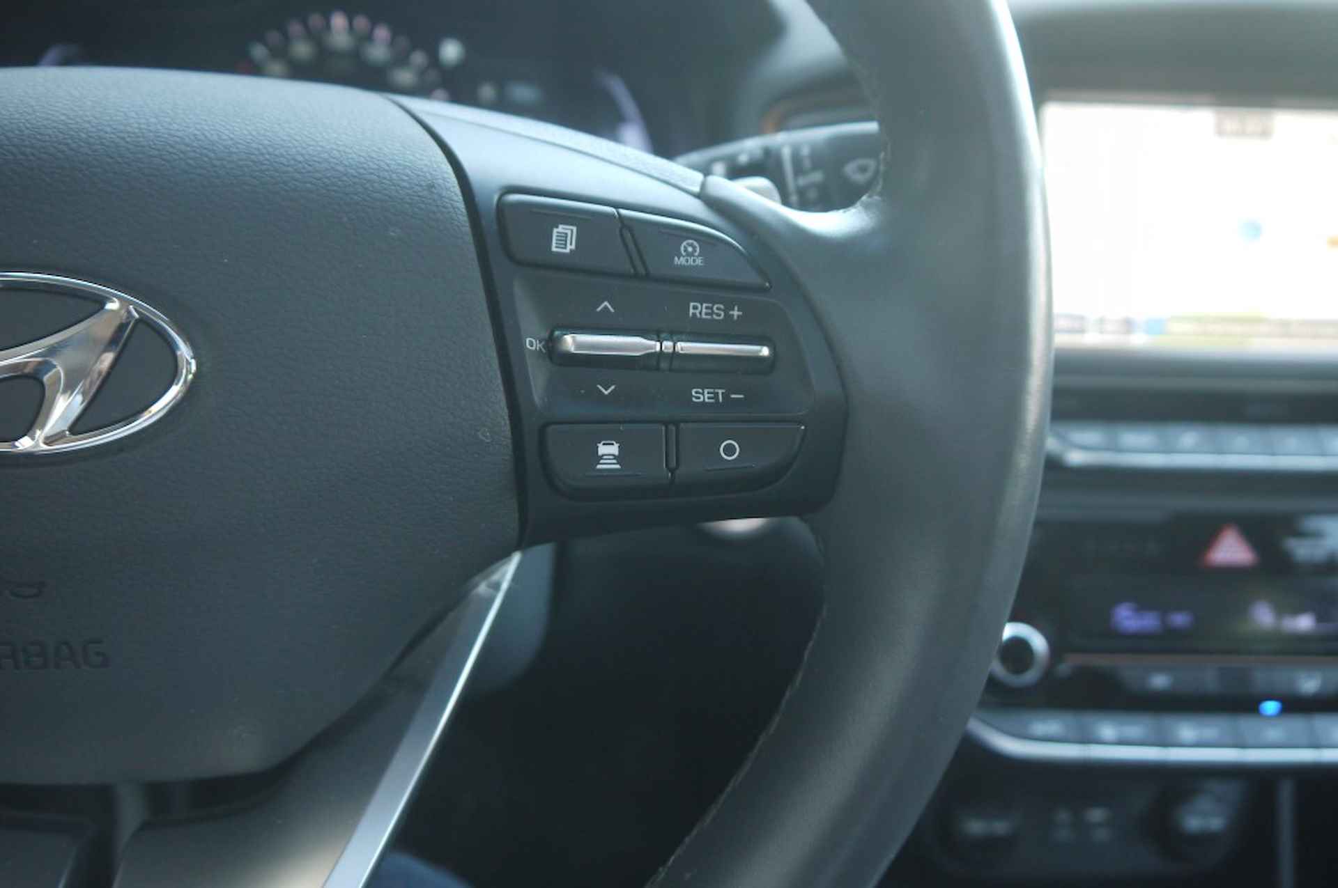 Hyundai IONIQ Premium EV NL-Auto!! Leder/camera/schuifdak -- A.S. ZONDAG GEOPEND VAN 11.00 T/M 15.30 -- - 21/38