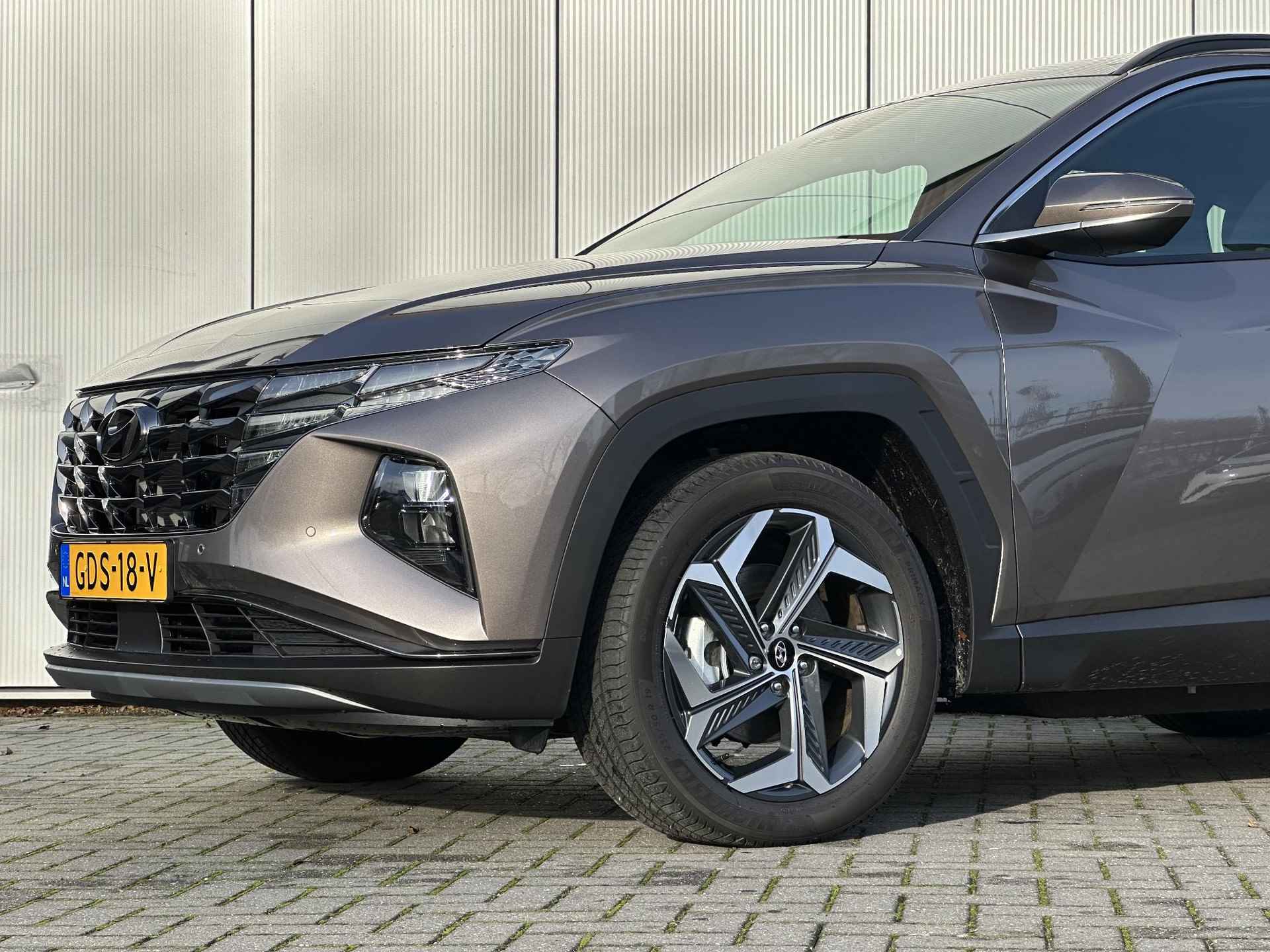 Hyundai Tucson 1.6 T-GDI PHEV Comfort Smart 4WD / Navigatie / Apple Carplay & Android Auto / Achteruitrijcamera / Climate Control / Adaptive Cruise Control / Stoelverwarming / KRELL Audio / Parkeersensoren Voor + Achter / - 61/67