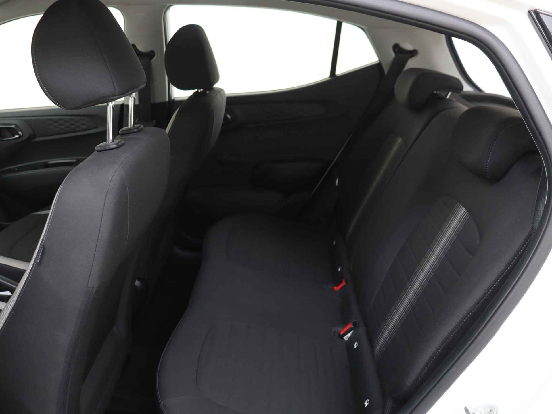 Hyundai i10 1.0 Comfort 5 deurs | Airco | Navigatie by App - 13/30