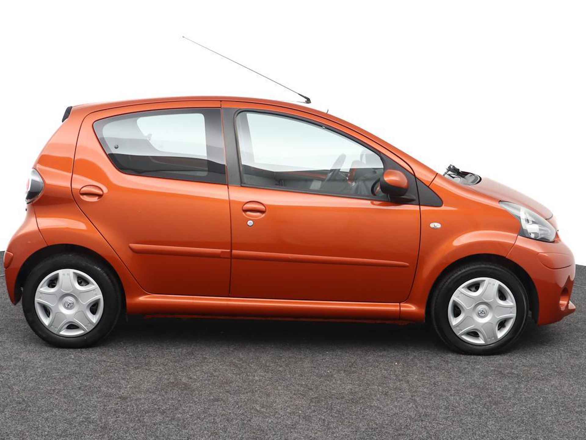 Toyota Aygo 1.0 VVT-i Comfort Orange | 1e eigenaar | Airco | Volledige onderhoudshistorie | - 12/37