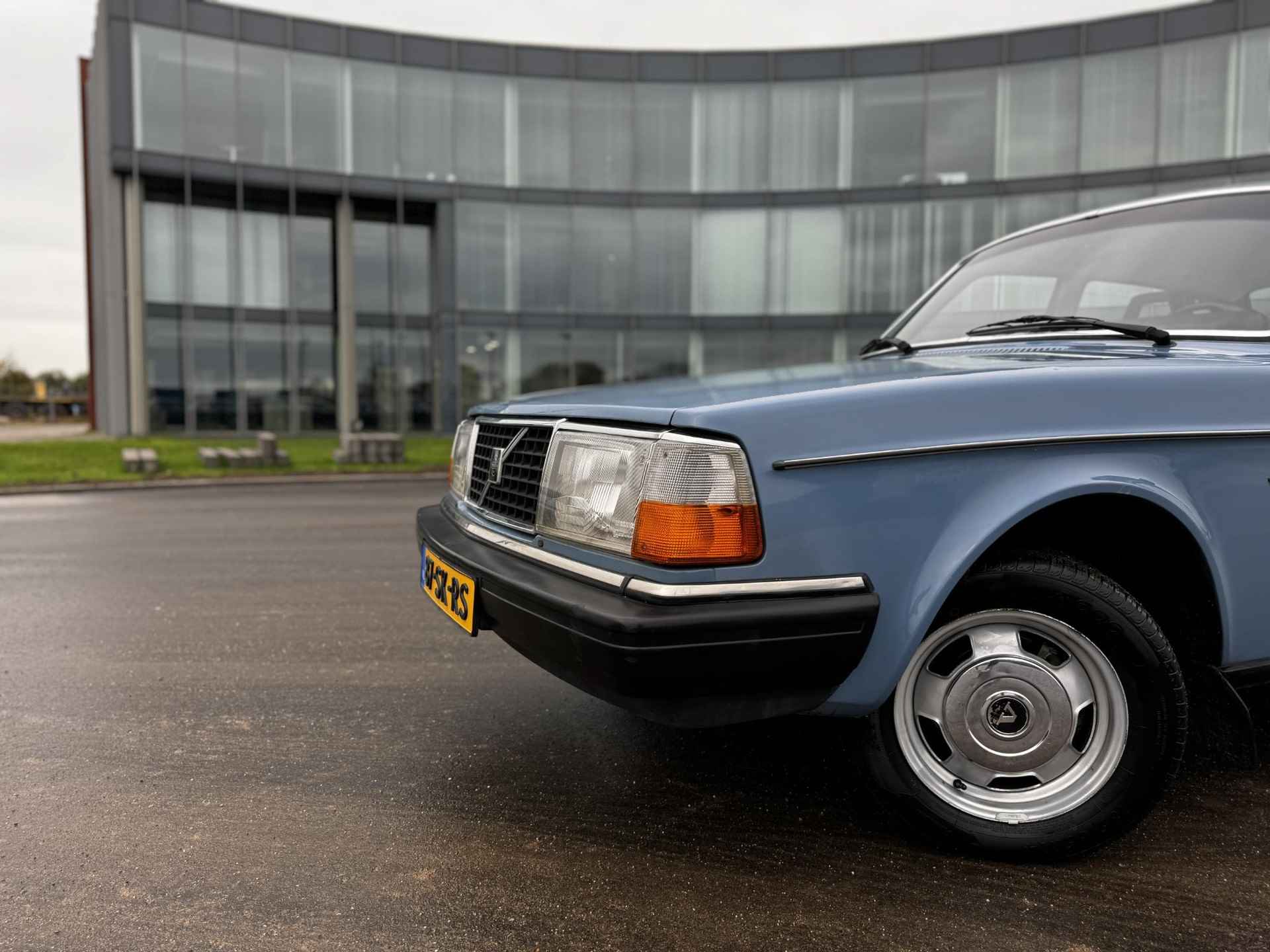 Volvo 244 2.0 DL - 12/25