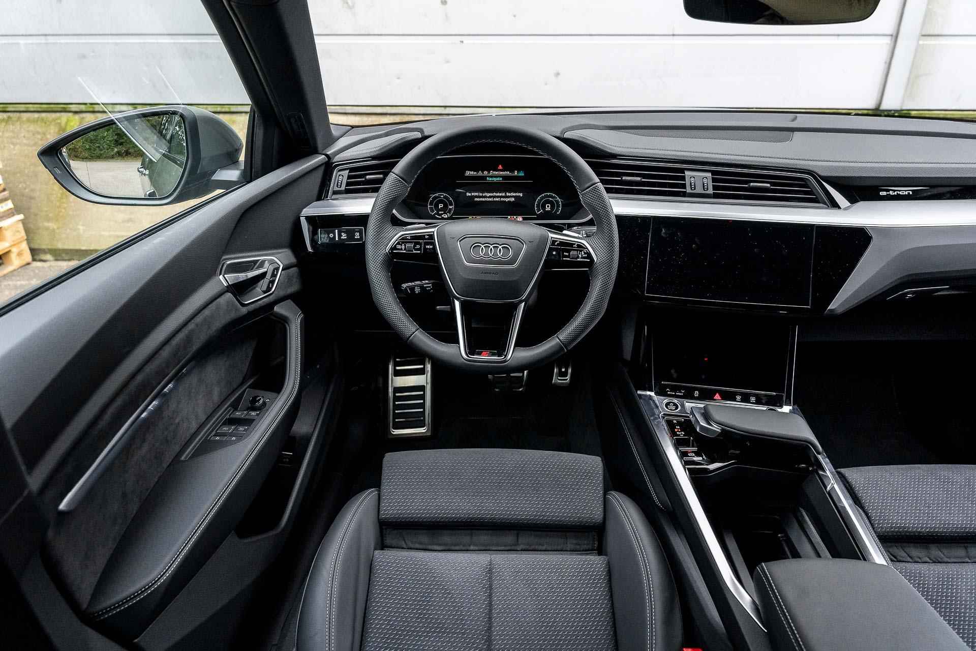 Audi Q8 e-tron 50 quattro 340pk S Edition 95 kWh | 20" Velgen | Zwart Optiek - 22/51