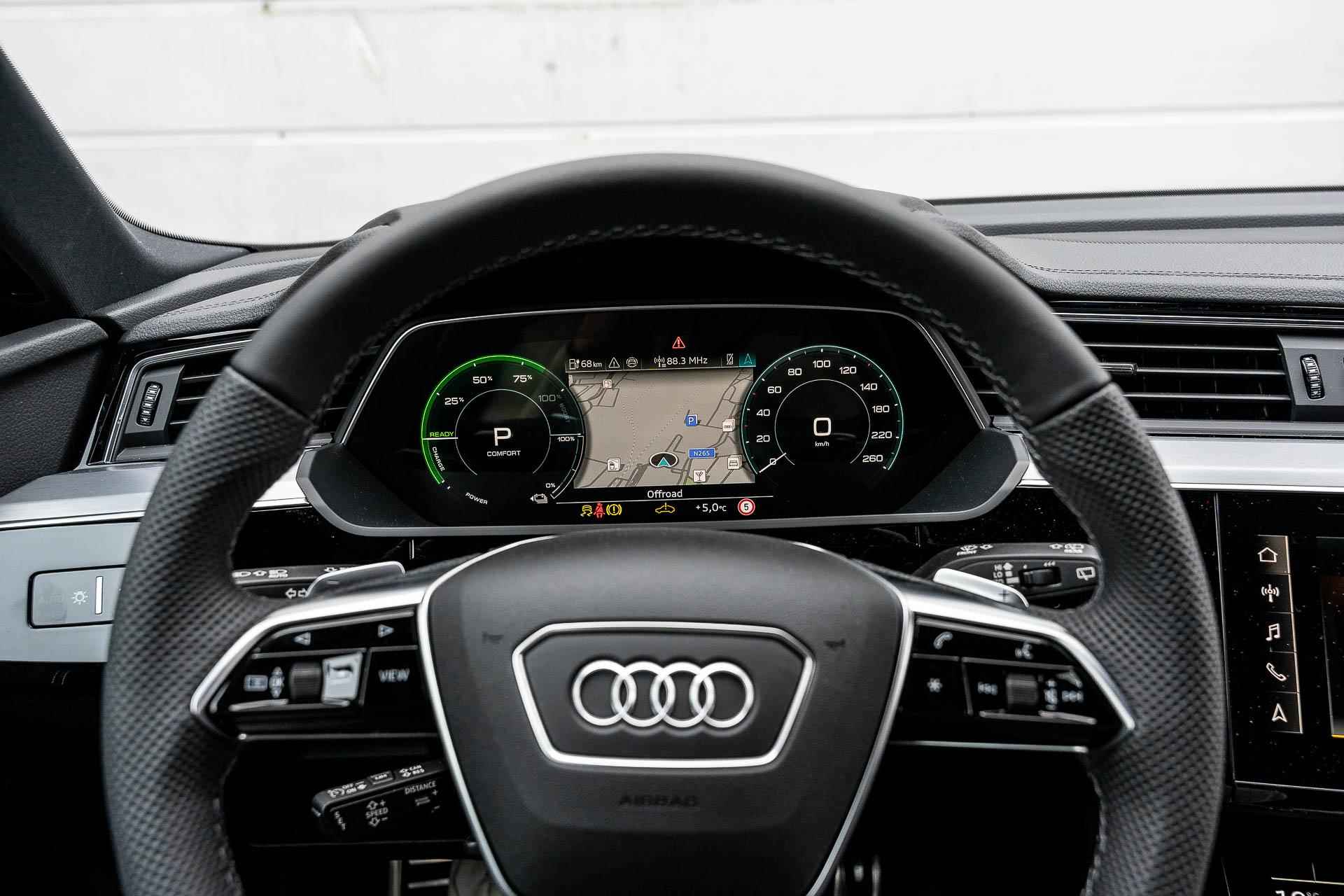 Audi Q8 e-tron 50 quattro 340pk S Edition 95 kWh | 20" Velgen | Zwart Optiek - 24/51