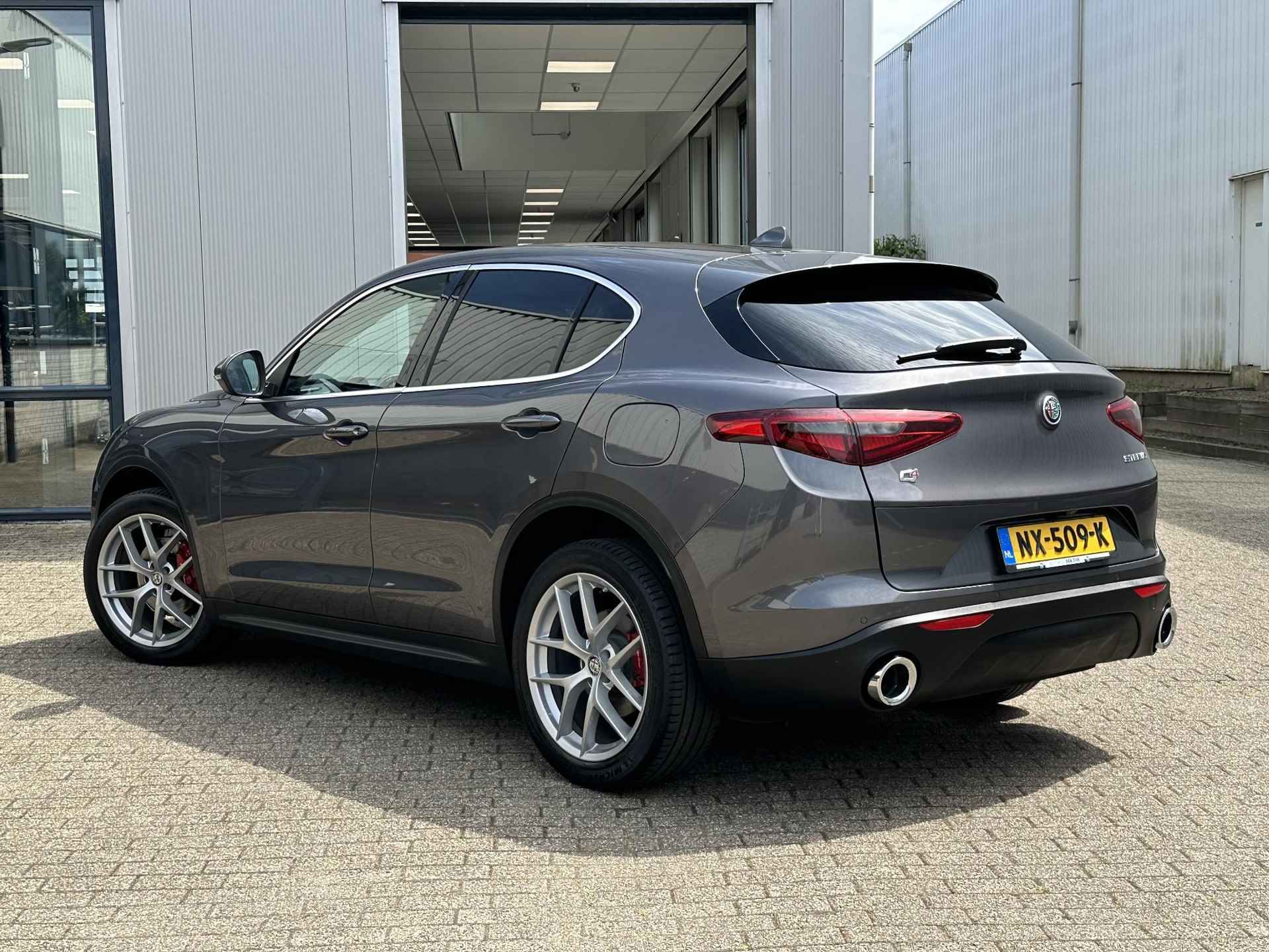 Alfa Romeo Stelvio 2.0 T 280pk AWD First Edition | Leder/20"/Camera/Navi/Bi Xenon - 33/62