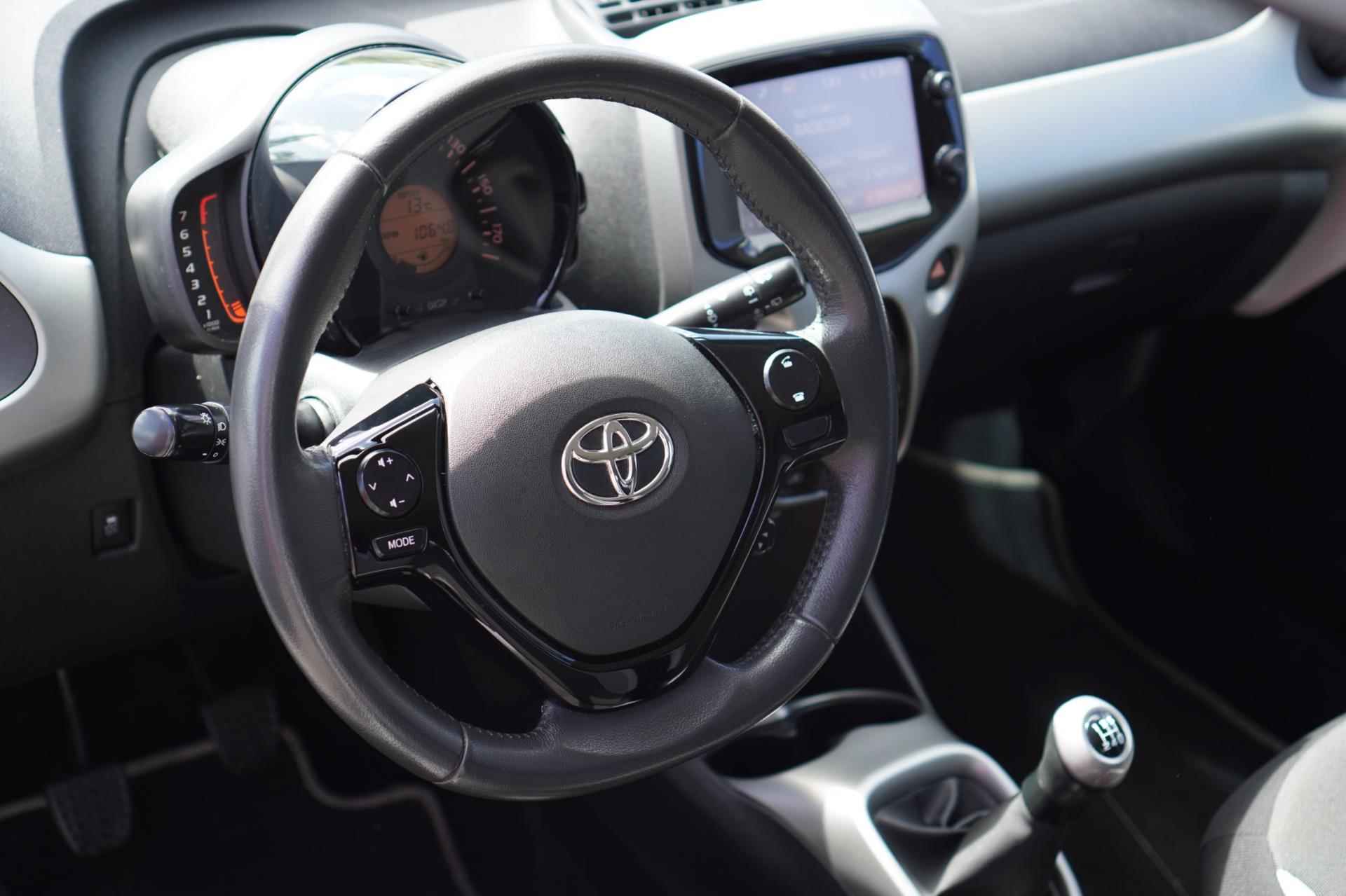 Toyota Aygo 1.0 VVT-i x-play - 9/27