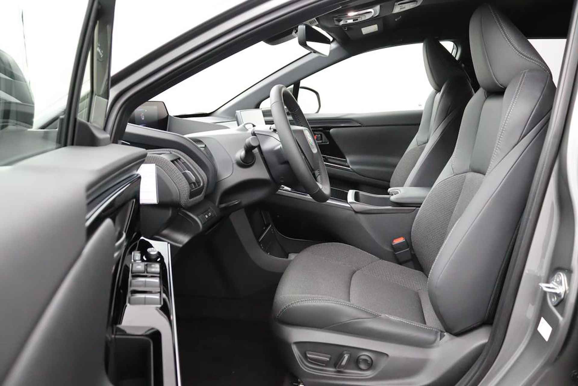 Toyota bZ4X Dynamic 71 kWh | 10 Jaar Garantie | 360 Camera | Navigatie | 3 Fase lader | Direct Beschikbaar | - 9/56