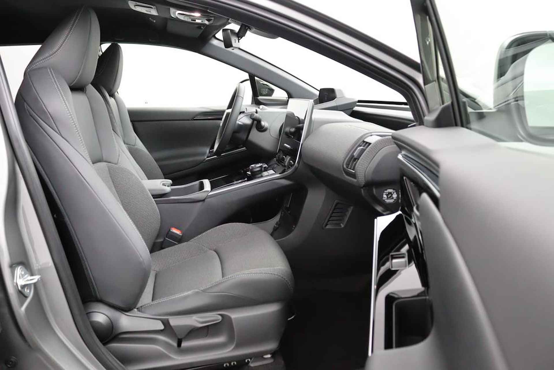Toyota bZ4X Dynamic 71 kWh | 10 Jaar Garantie | 360 Camera | Navigatie | 3 Fase lader | Direct Beschikbaar | - 11/56
