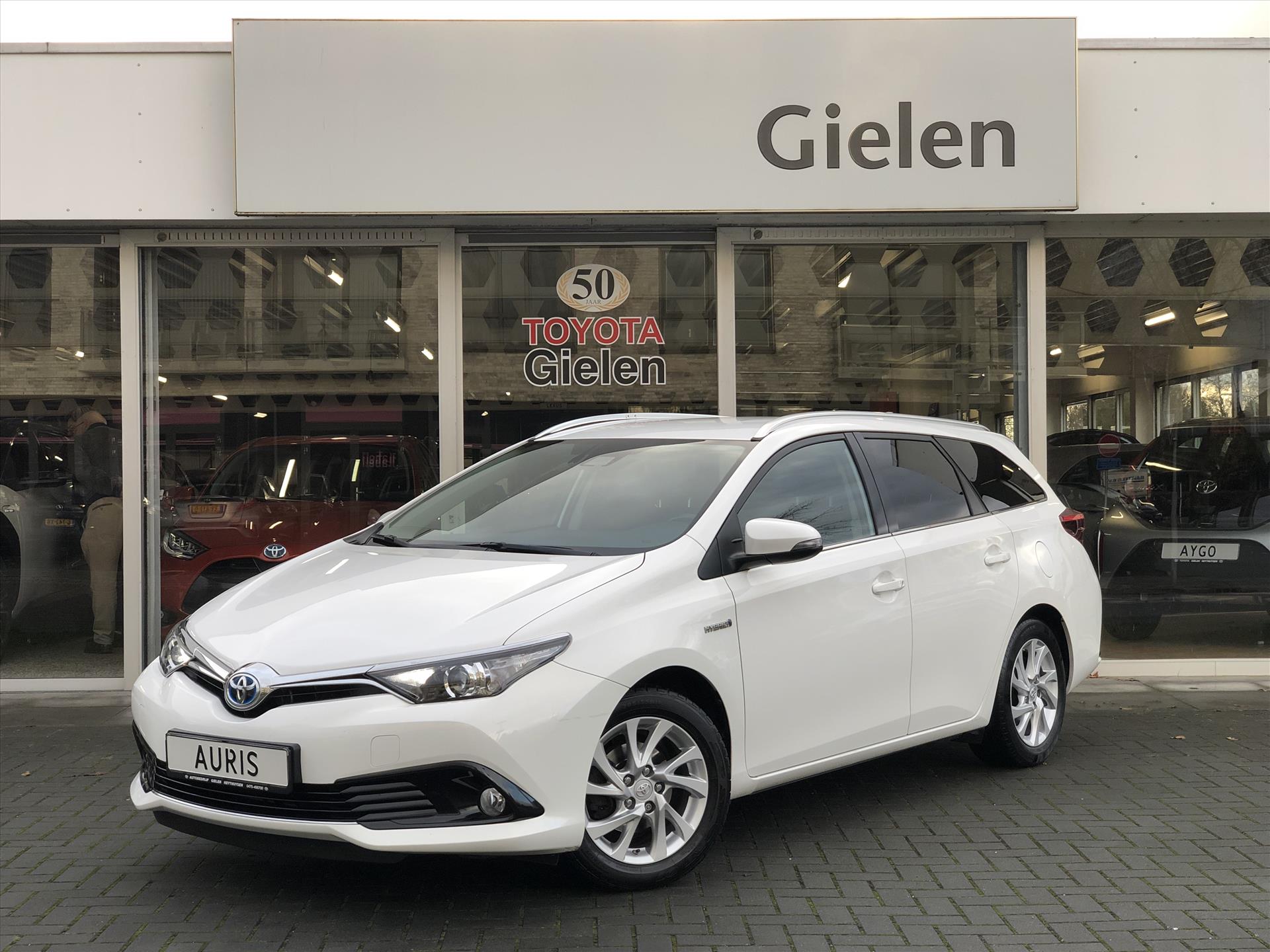 Toyota Auris Touring Sports 1.8 Hybrid Dynamic | Navigatie, Cruise control, Stoelverwarming, Lichtmetalen velgen, Climate control