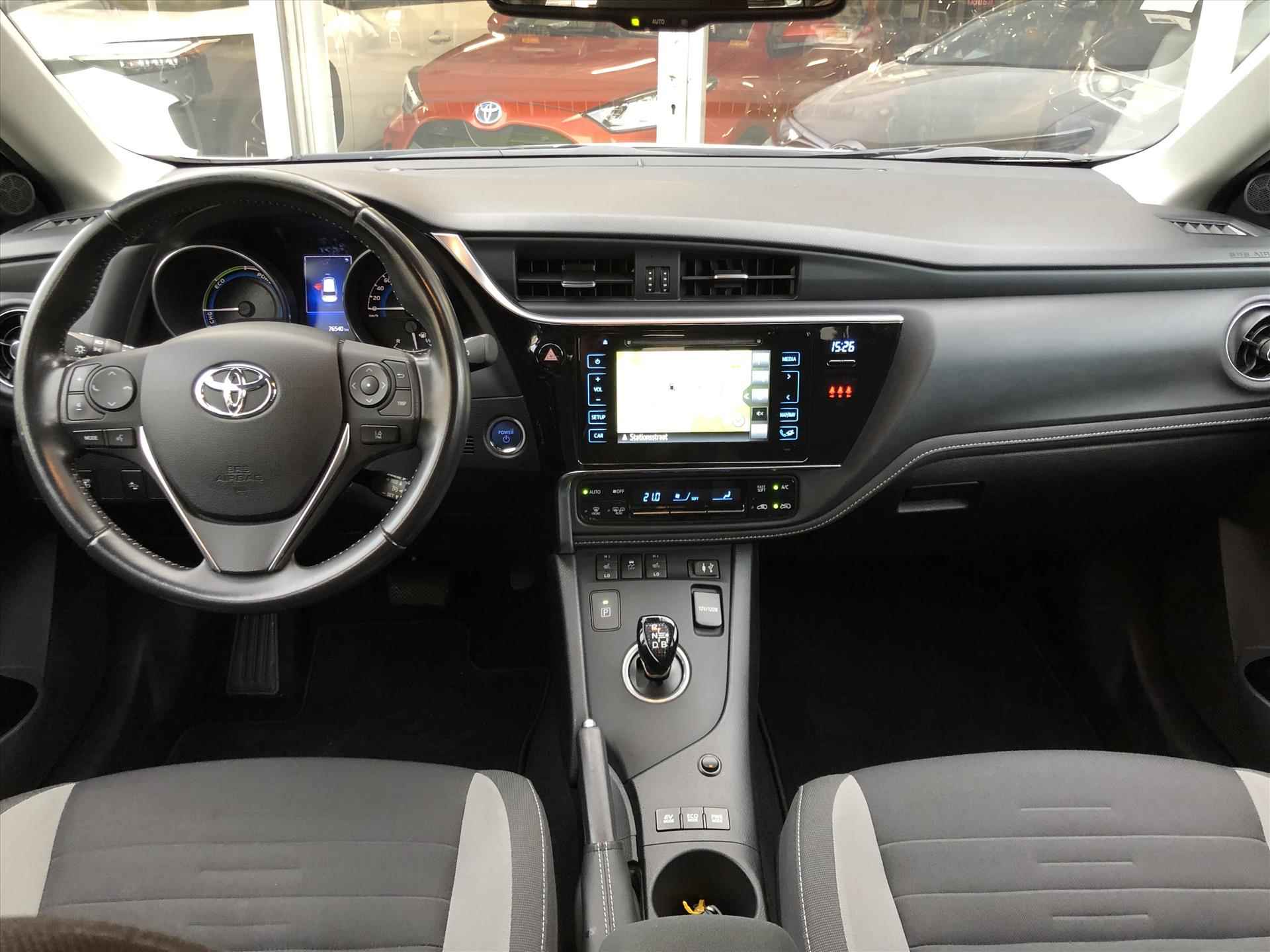 Toyota Auris Touring Sports 1.8 Hybrid Dynamic | Navigatie, Cruise control, Stoelverwarming, Lichtmetalen velgen, Climate control - 12/38