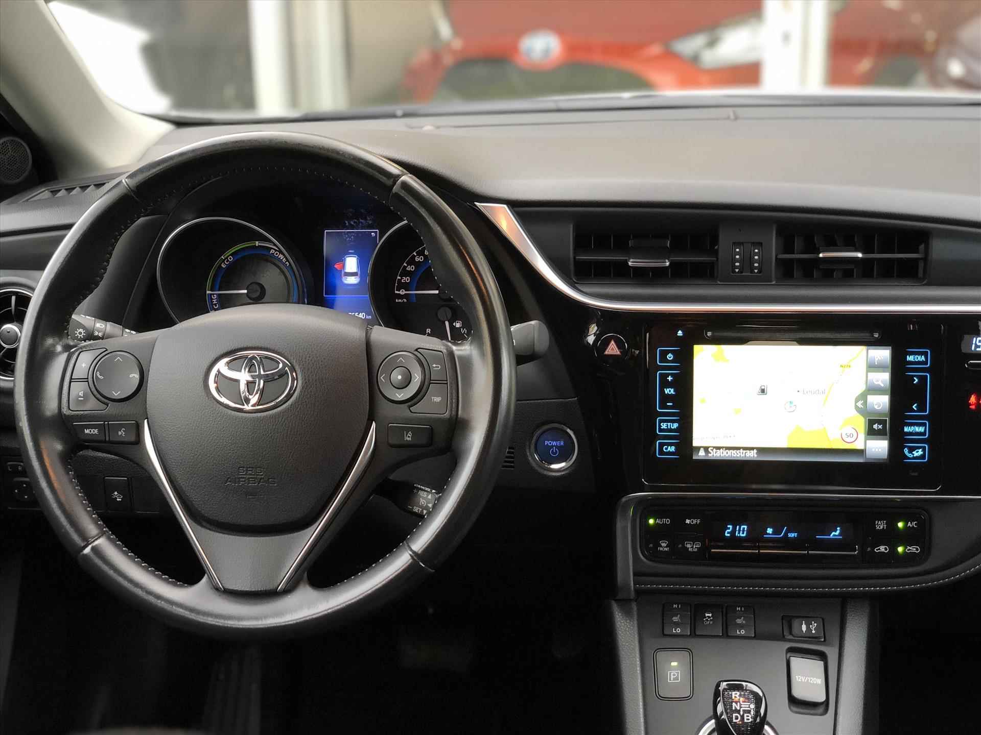 Toyota Auris Touring Sports 1.8 Hybrid Dynamic | Navigatie, Cruise control, Stoelverwarming, Lichtmetalen velgen, Climate control - 13/38