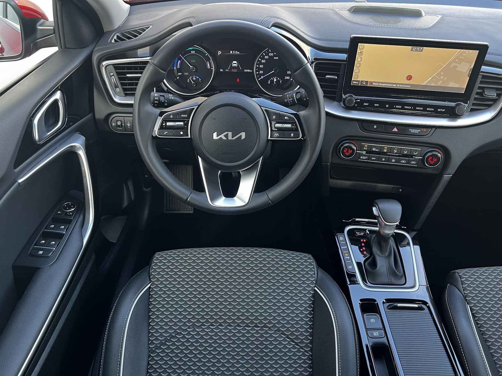 Kia XCeed 1.6 GDi PHEV DynamicLine Automaat / Apple CarPlay/Android Auto / Navigatie / Lichtmetalen velgen / Achteruitrijcamera / Half lederen bekleding / Keyless Entry&Start / - 40/52