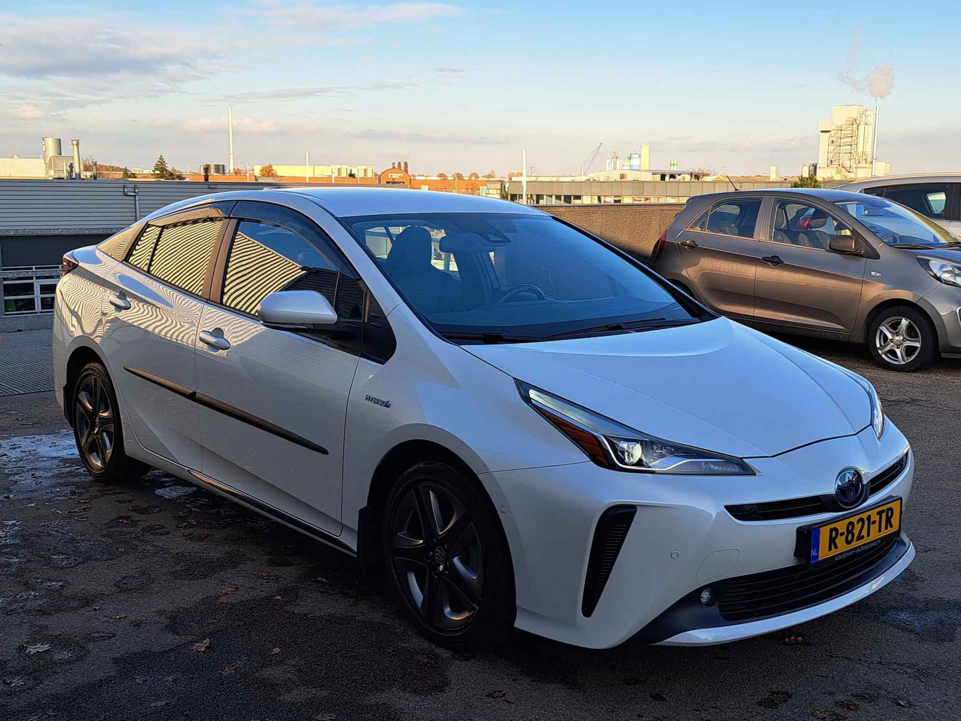 Toyota Prius 1.8 Executive Edition CVT-Automaat Incl o.a.: LM velgen, Climate Control, Cruise Control, Head-up display, Lederen interieur, Parelmoer lak - 7/53