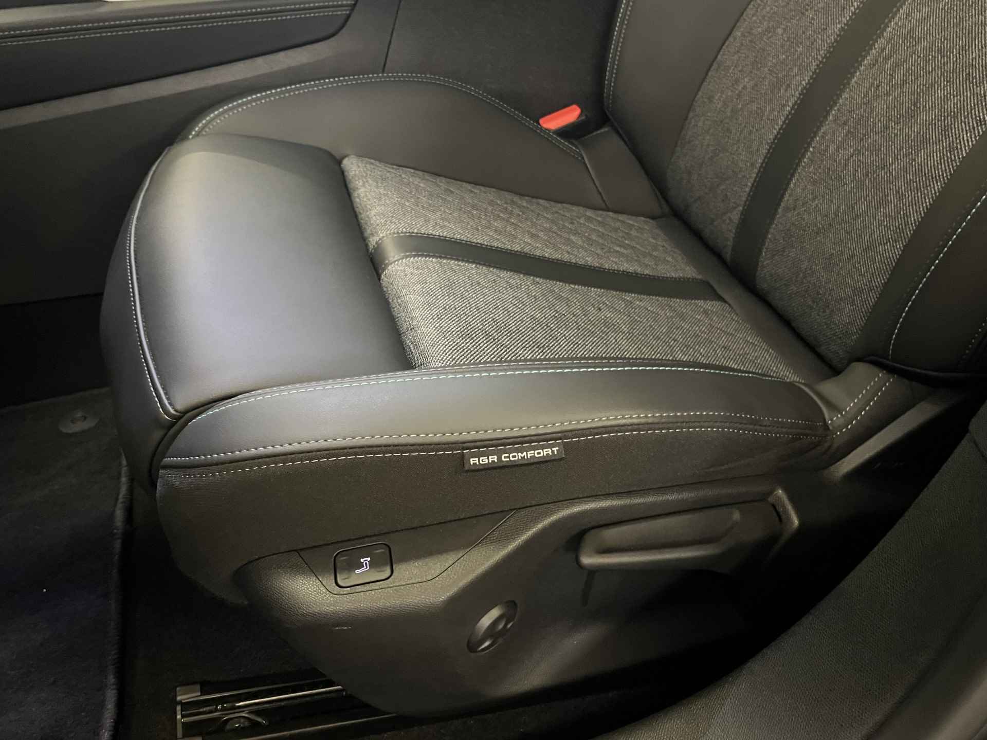 Peugeot 408 1.6 HYbrid 180pk Allure Pack | Camera | Navigatie | Comfortstoelen - 25/35