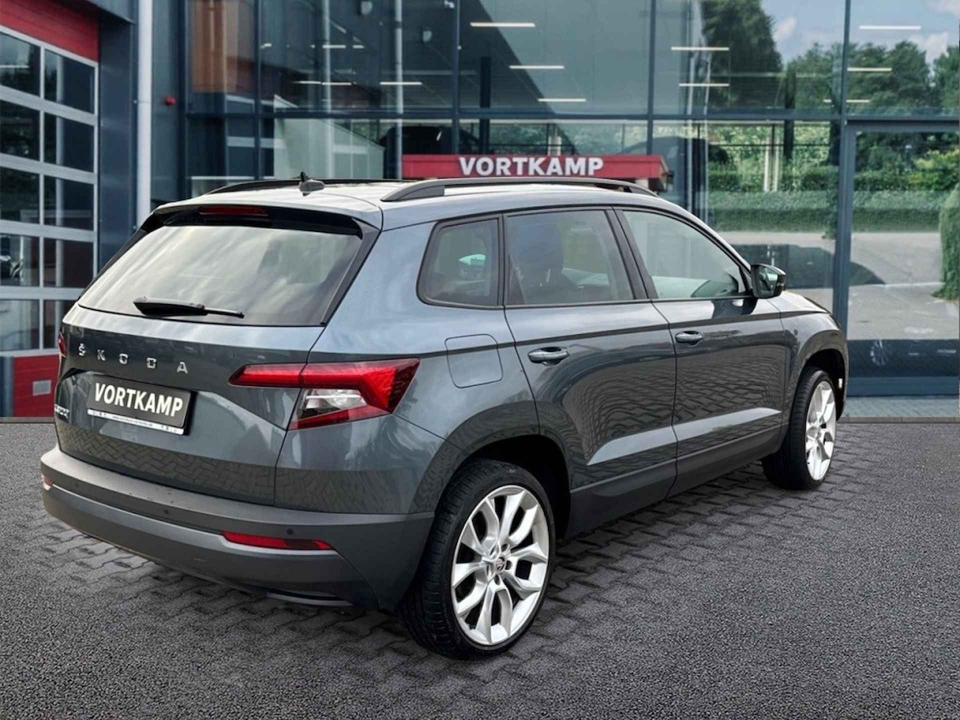 SKODA Karoq 1.5 TSI DSG STYLE PANO-DAK/TREKHAAK/ELEK-STOELEN/CAMERA/CRUISE - 5/28