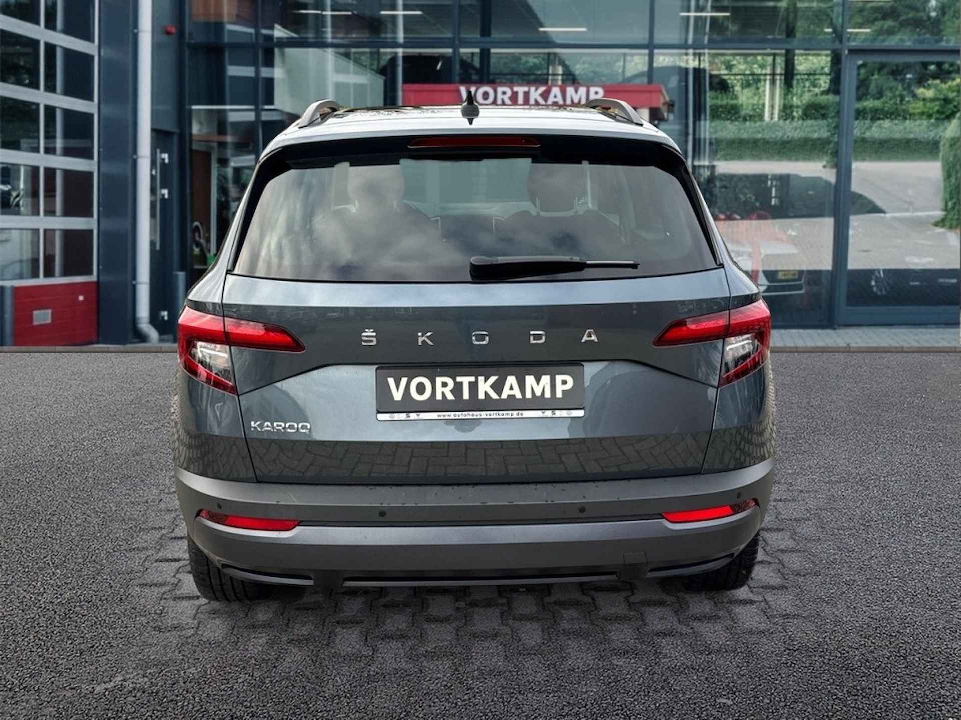 SKODA Karoq 1.5 TSI DSG STYLE PANO-DAK/TREKHAAK/ELEK-STOELEN/CAMERA/CRUISE - 6/28