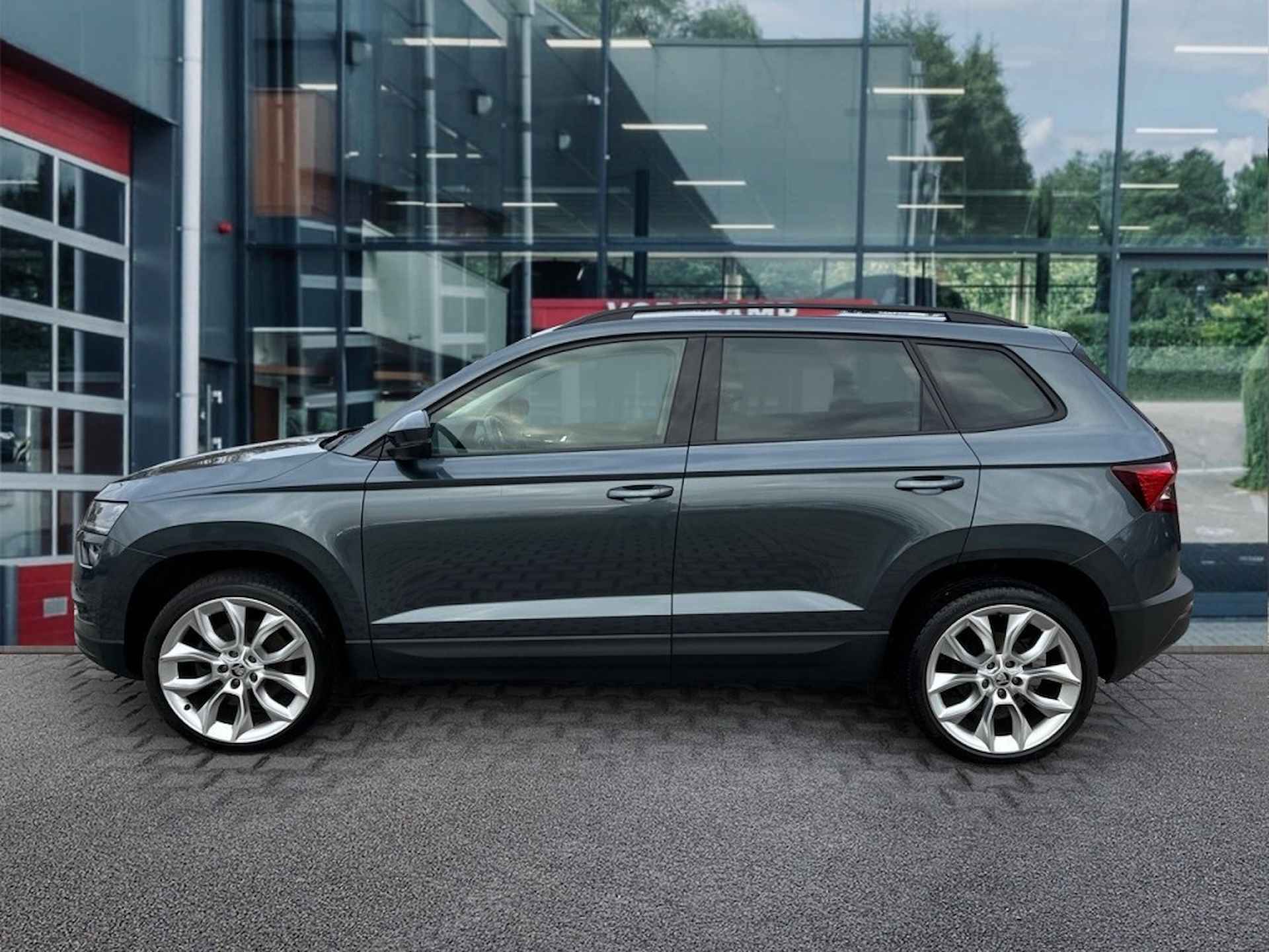 SKODA Karoq 1.5 TSI DSG STYLE PANO-DAK/TREKHAAK/ELEK-STOELEN/CAMERA/CRUISE - 8/28