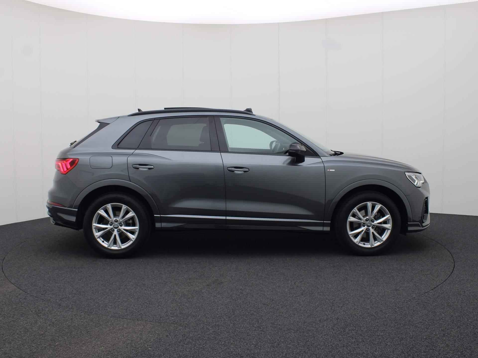 Audi Q3 35 TFSI/150PK S Line · Panoramadak · Parkeersensoren · Leder/Stof - 6/41