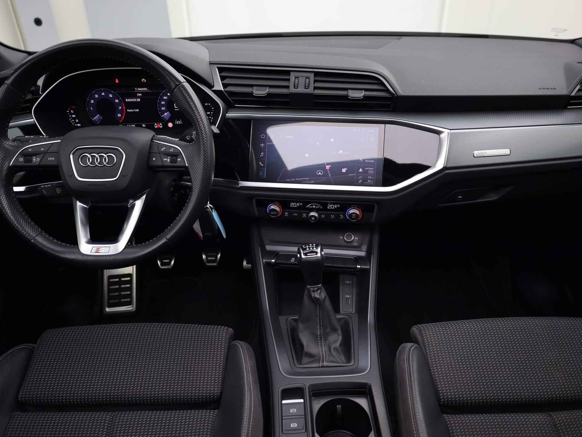 Audi Q3 35 TFSI/150PK S Line · Panoramadak · Parkeersensoren · Leder/Stof - 12/41