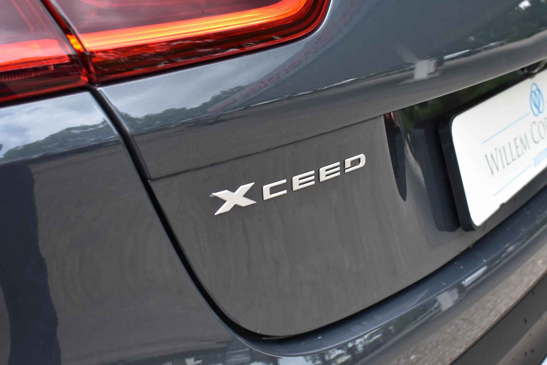 Kia XCeed 1.6 GDi PHEV Aut. ExecutiveLine Pano Leder Zitklima Camera LED - 43/46