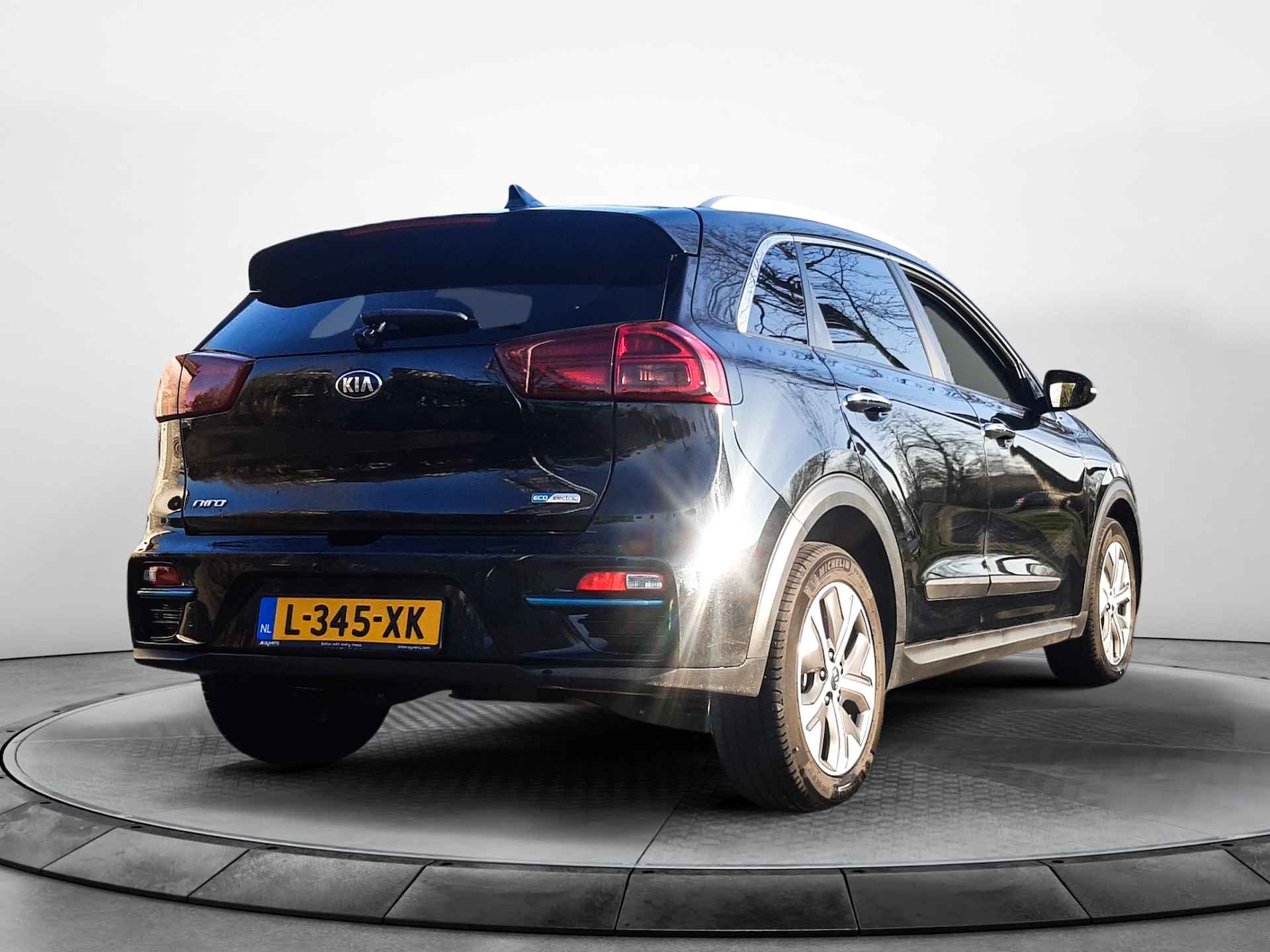 Kia e-Niro DynamicPlusLine 64 kWh (204 PK) 2e-Eig. Kia-Dealer-Onderh. BOVAG-Garantie. NL-Auto. Schuifkanteldak, Leer, Navigatie/Apple-Carplay/Android-Auto, Adaptieve-Cruise-Control, Keyless-Entry, Parkeersensoren-V+A, Achteruitrijcamera, Privacy-Glas - 3/45