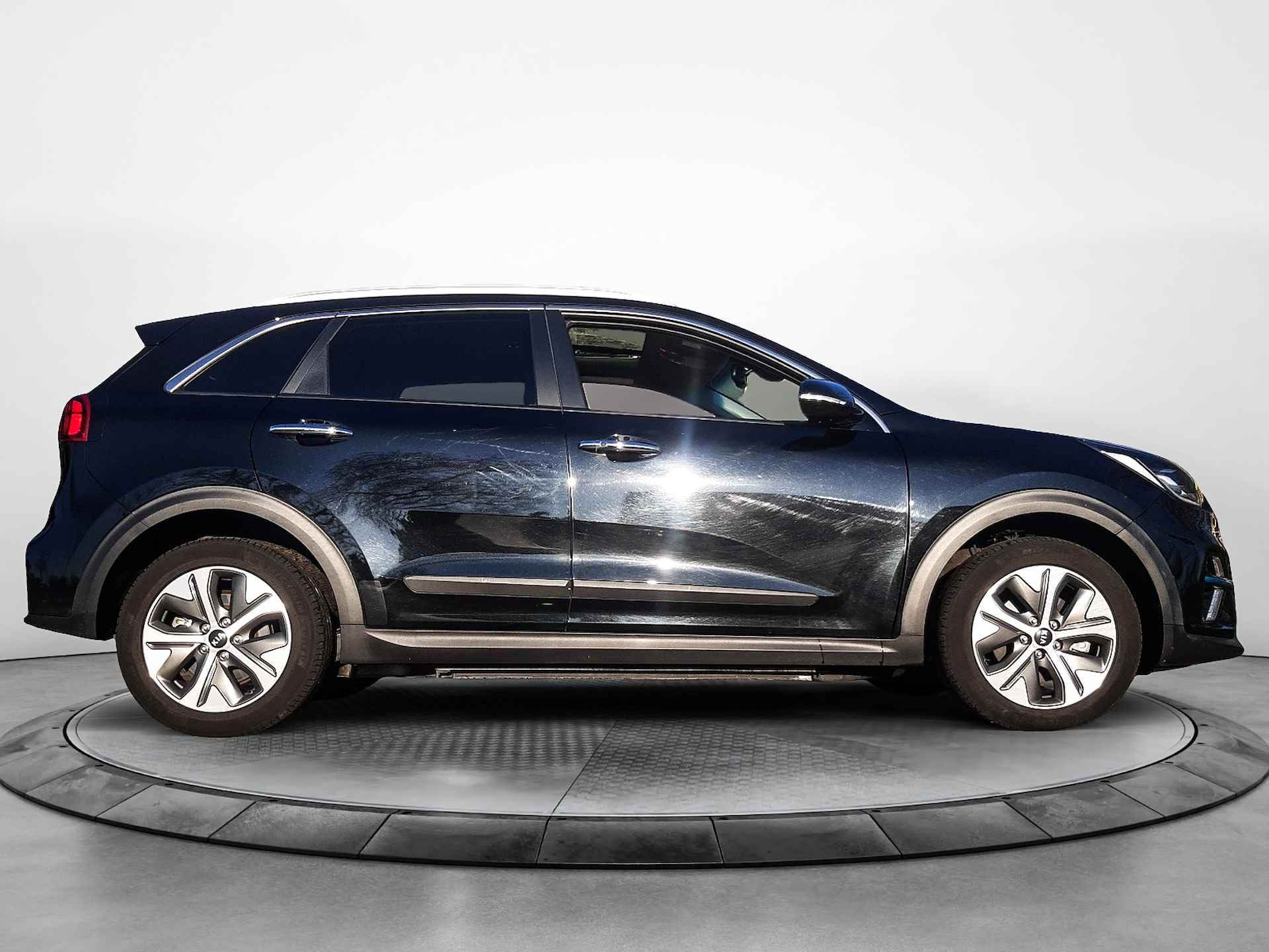 Kia e-Niro DynamicPlusLine 64 kWh (204 PK) 2e-Eig. Kia-Dealer-Onderh. BOVAG-Garantie. NL-Auto. Schuifkanteldak, Leer, Navigatie/Apple-Carplay/Android-Auto, Adaptieve-Cruise-Control, Keyless-Entry, Parkeersensoren-V+A, Achteruitrijcamera, Privacy-Glas - 4/45