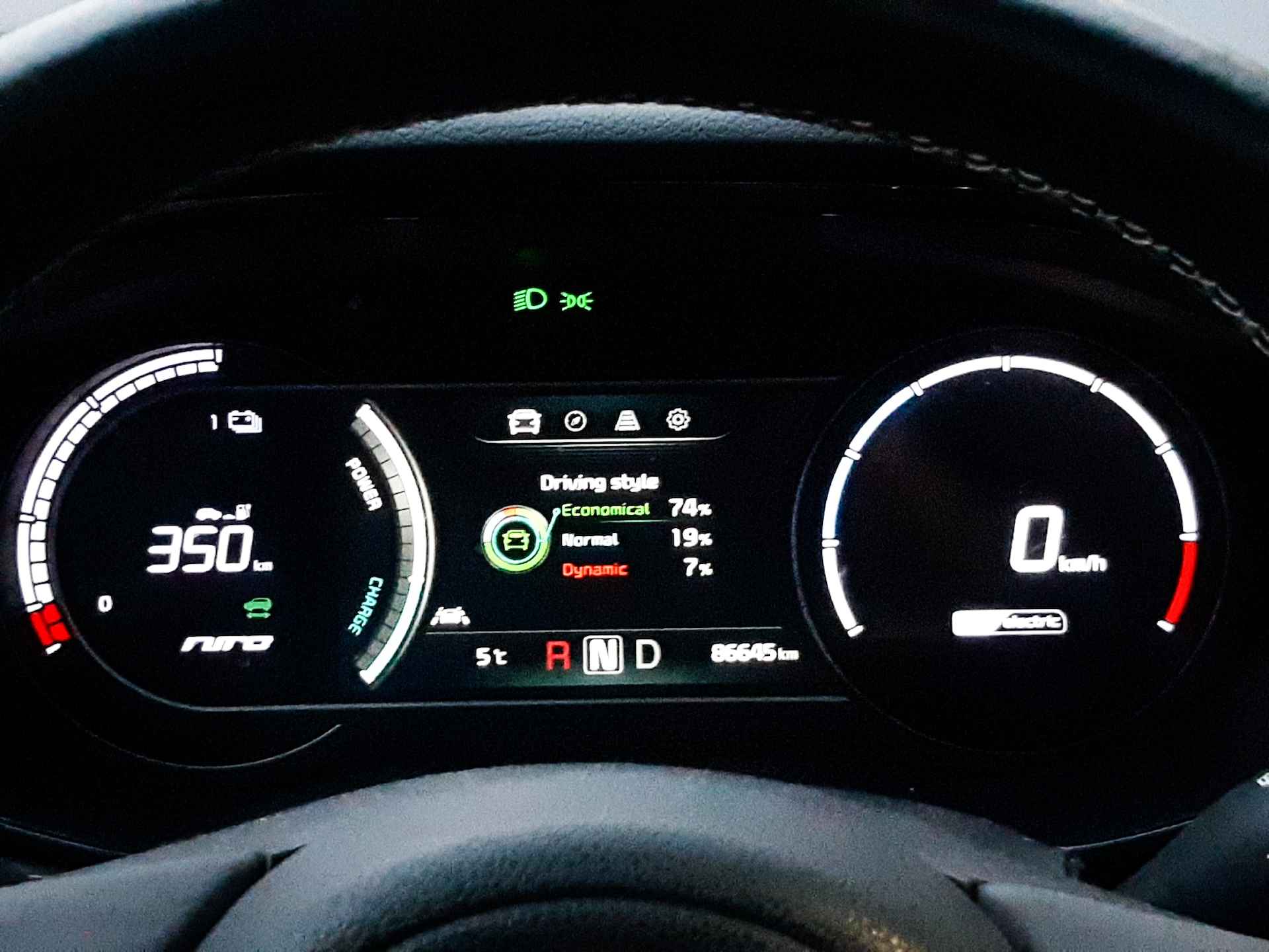 Kia e-Niro DynamicPlusLine 64 kWh (204 PK) 2e-Eig. Kia-Dealer-Onderh. BOVAG-Garantie. NL-Auto. Schuifkanteldak, Leer, Navigatie/Apple-Carplay/Android-Auto, Adaptieve-Cruise-Control, Keyless-Entry, Parkeersensoren-V+A, Achteruitrijcamera, Privacy-Glas - 21/45