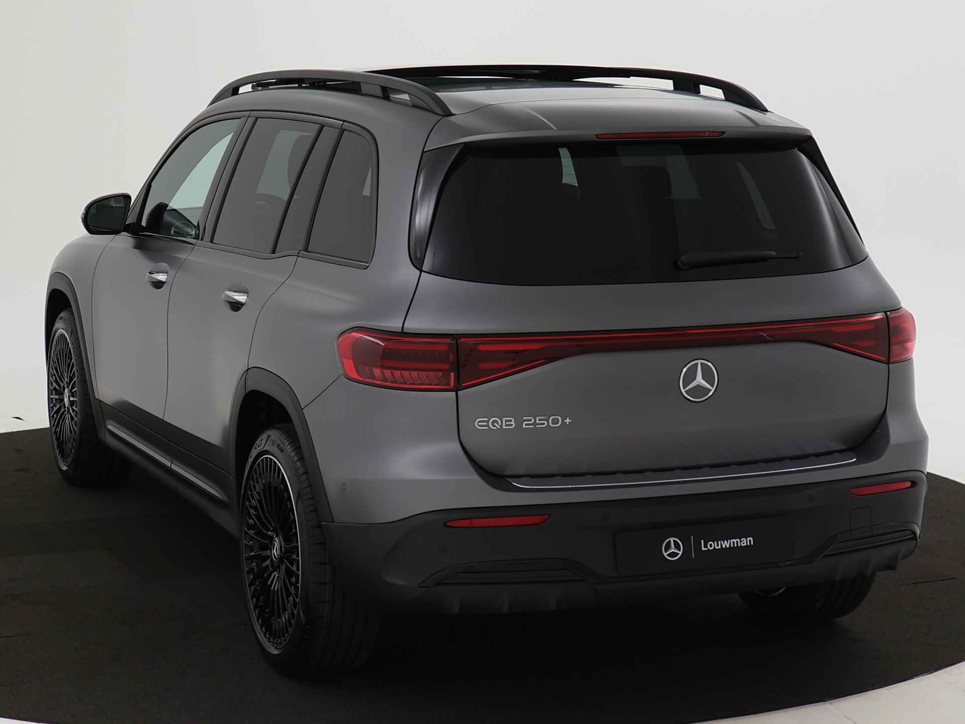 Mercedes-Benz EQB 250+ AMG Line 71 kWh | Nightpakket | Parkeerpakket met 360°-camera | KEYLESS-GO comfort pakket | Burmester Surround Sound systeem | EASY PACK achterklep | Extra USB-poorten | - 14/40