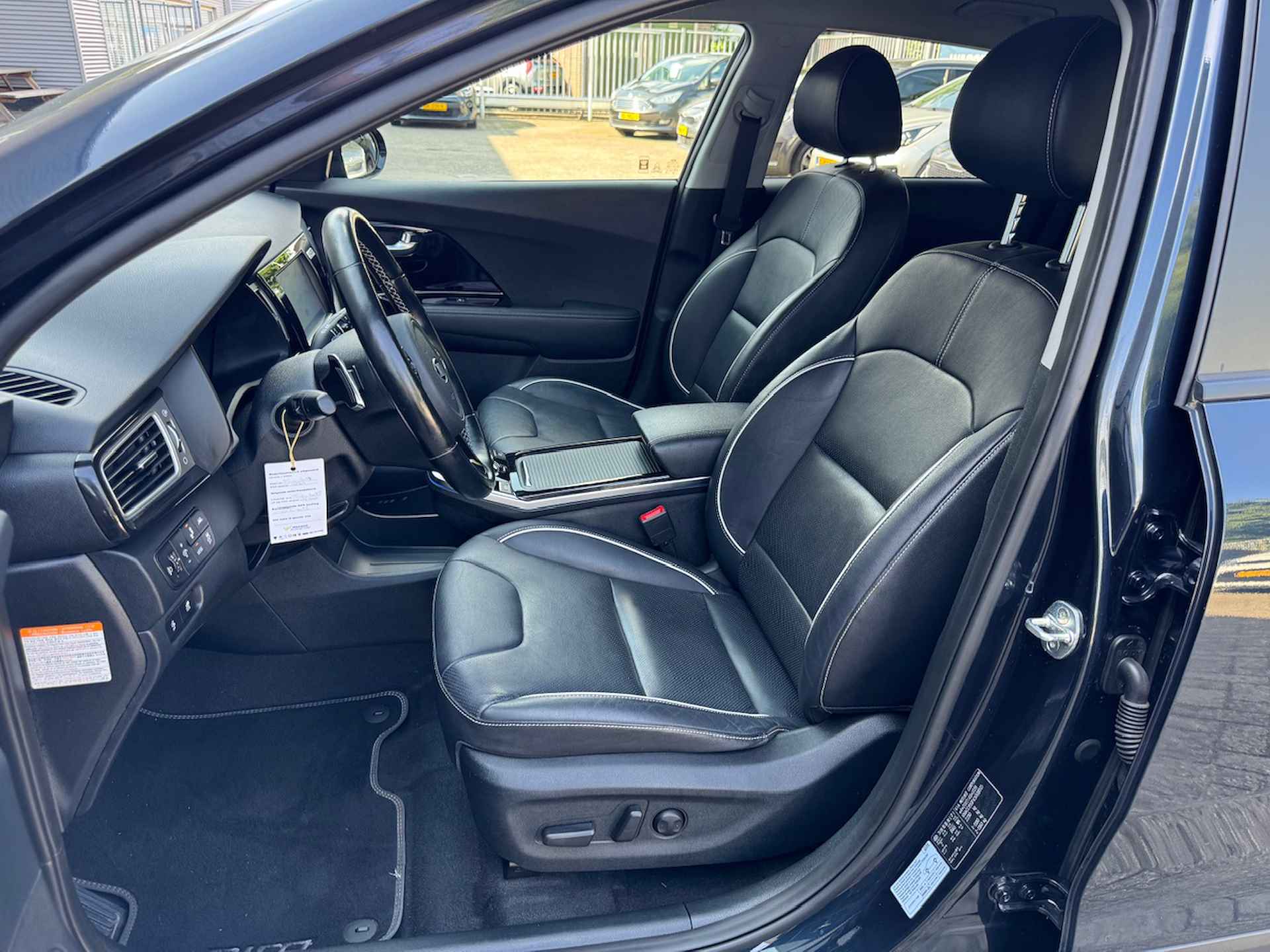 KIA e-Niro Elektrisch 204pk Aut ExecutiveLine | Trekhaak | Stoelkoeling | Stuur/Stoelverwarming | JBL |  Memory | BTW Auto | - 9/45