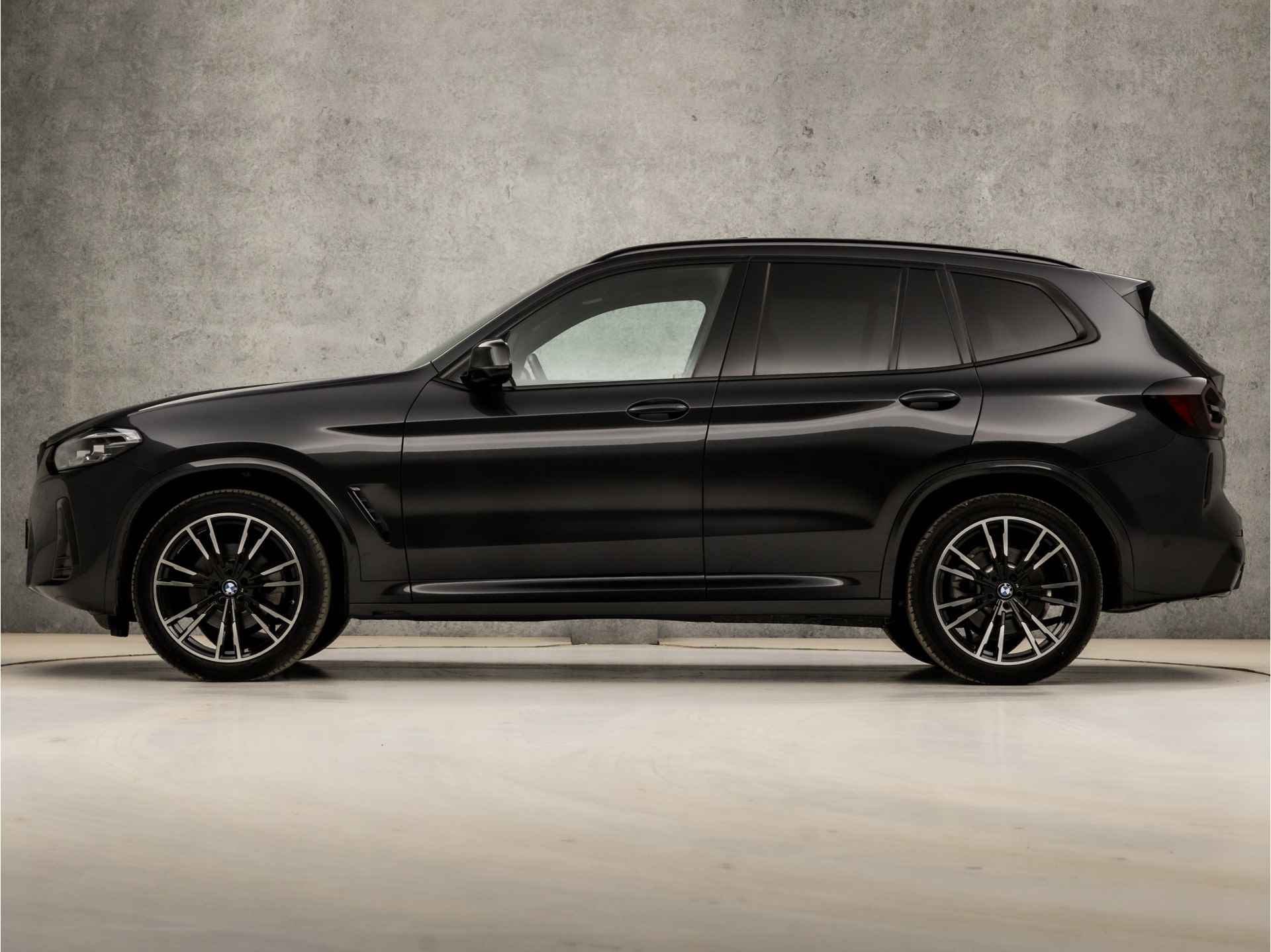 BMW X3 xDrive20i M Sport 184Pk Automaat (PANORAMADAK, M STUUR, APPLE CARPLAY, GROOT NAVI, MEMORY SEATS, LEDER, CAMERA, STOELVERWARMING, ELEK ACHTERKLEP, GETINT GLAS, NIEUWSTAAT) - 2/45