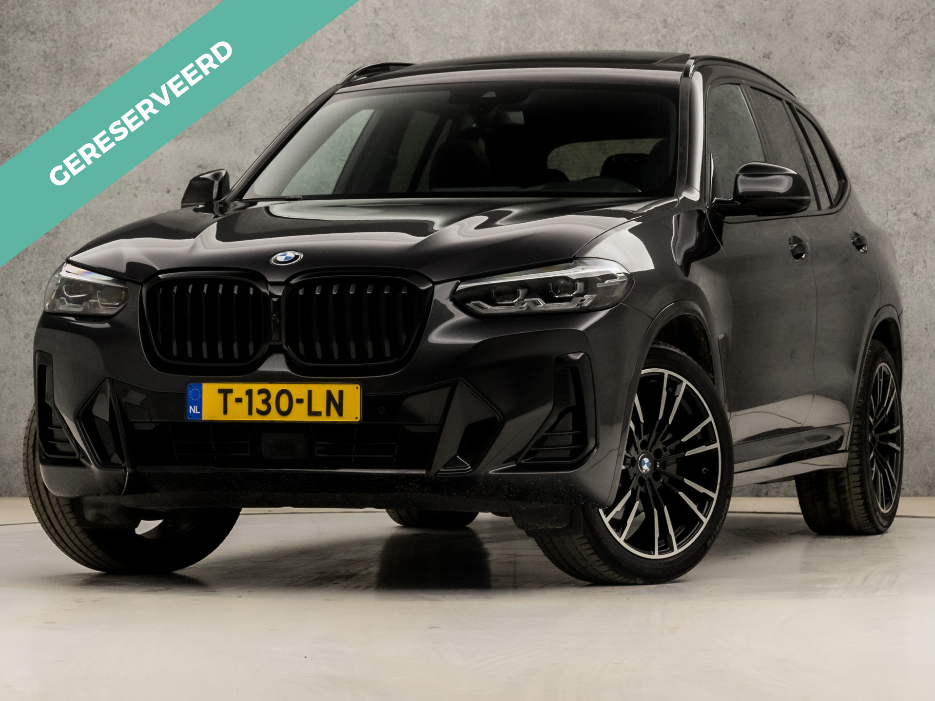 BMW X3 xDrive20i M Sport 184Pk Automaat (PANORAMADAK, M STUUR, APPLE CARPLAY, GROOT NAVI, MEMORY SEATS, LEDER, CAMERA, STOELVERWARMING, ELEK ACHTERKLEP, GETINT GLAS, NIEUWSTAAT)